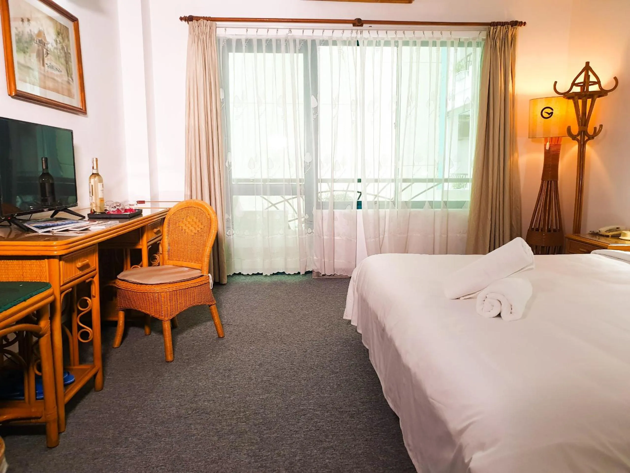 Communal lounge/ TV room, Bed in Green Nha Trang