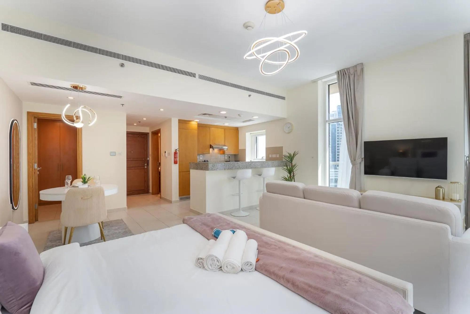 Glorious Studio with Easy City Access in Bay Square 9, Business Bay