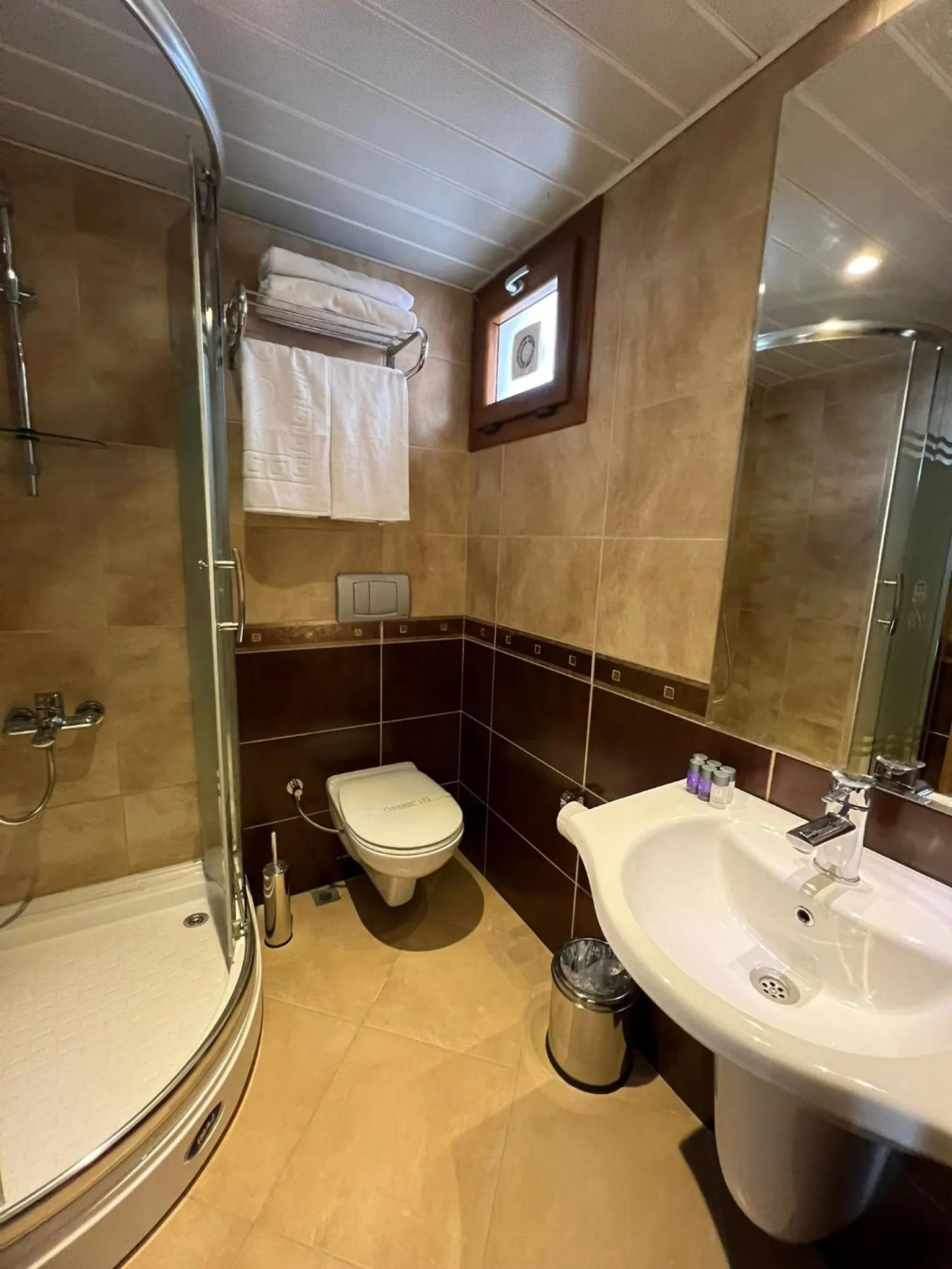 Shower in İstanblu Hotel&Spa