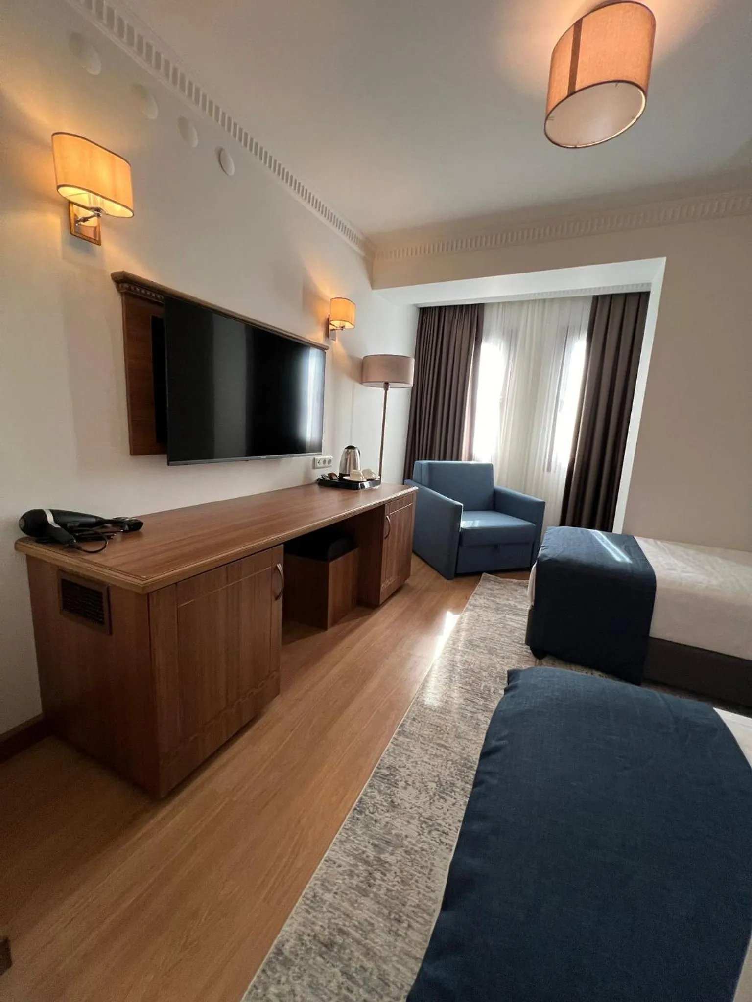 Communal lounge/ TV room in İstanblu Hotel&Spa