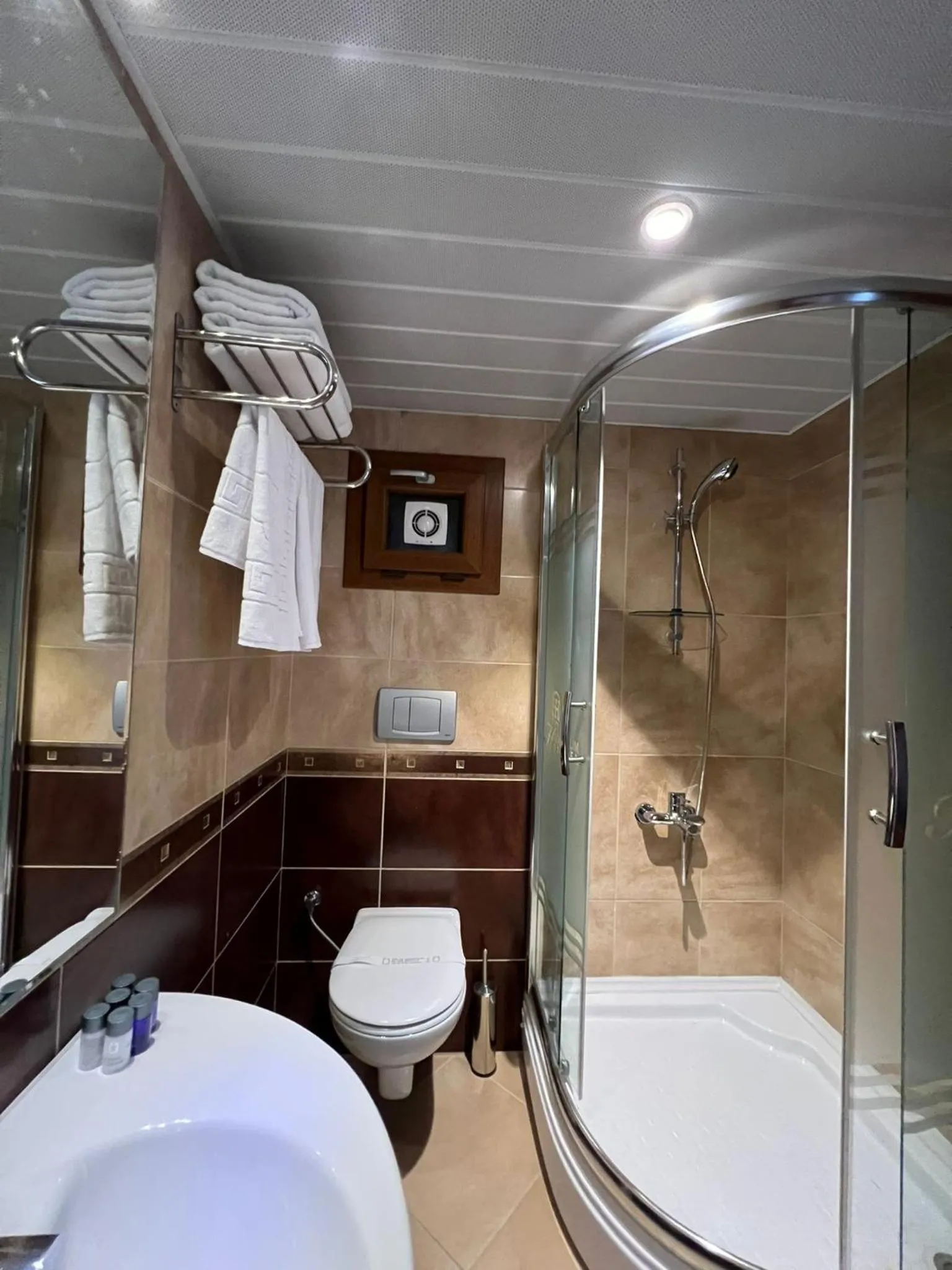 Shower in İstanblu Hotel&Spa