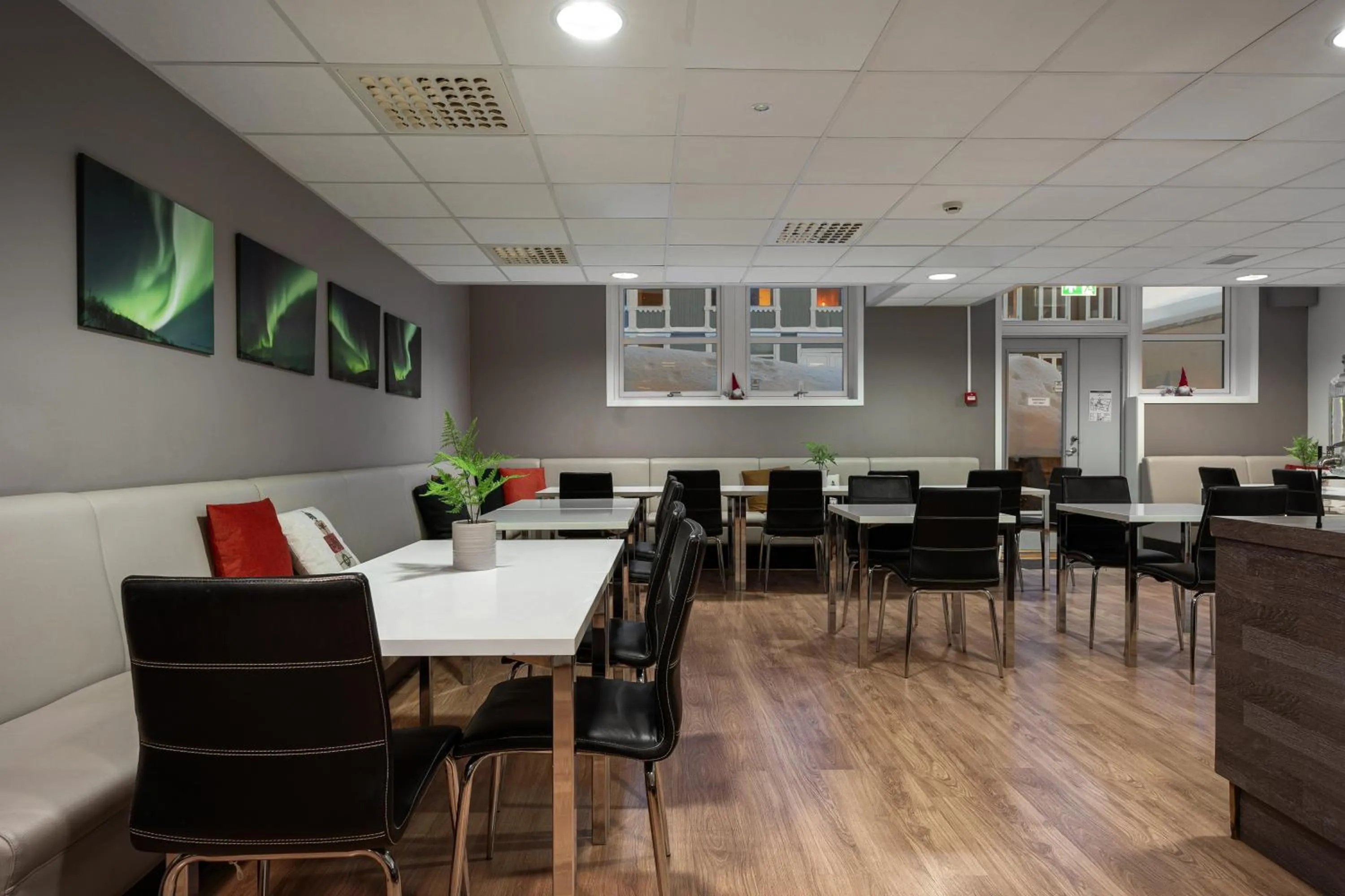 Restaurant/places to eat in Enter Skansen Hotel