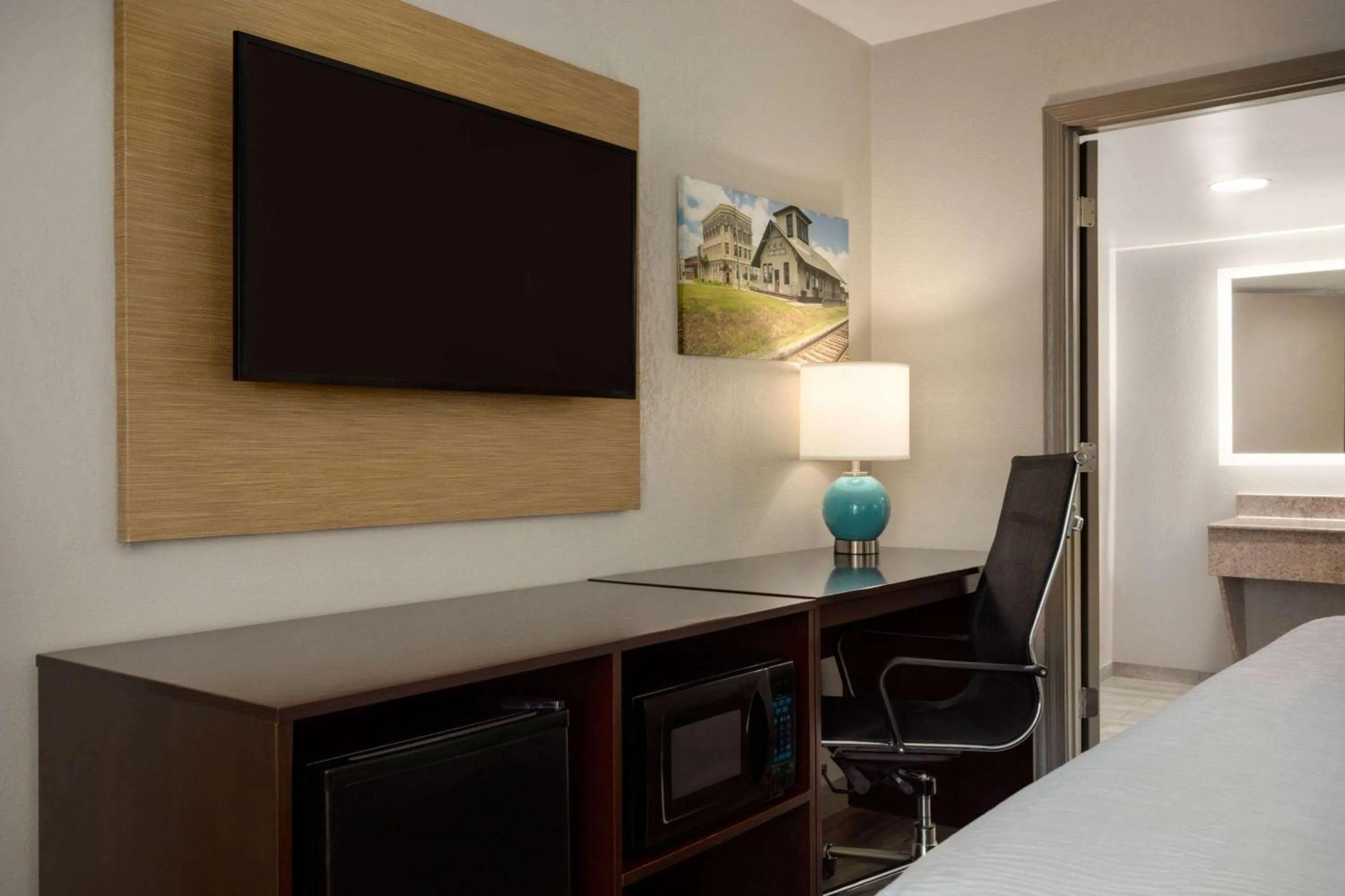 Photo of the whole room, Bed in Baymont by Wyndham Emporia VA