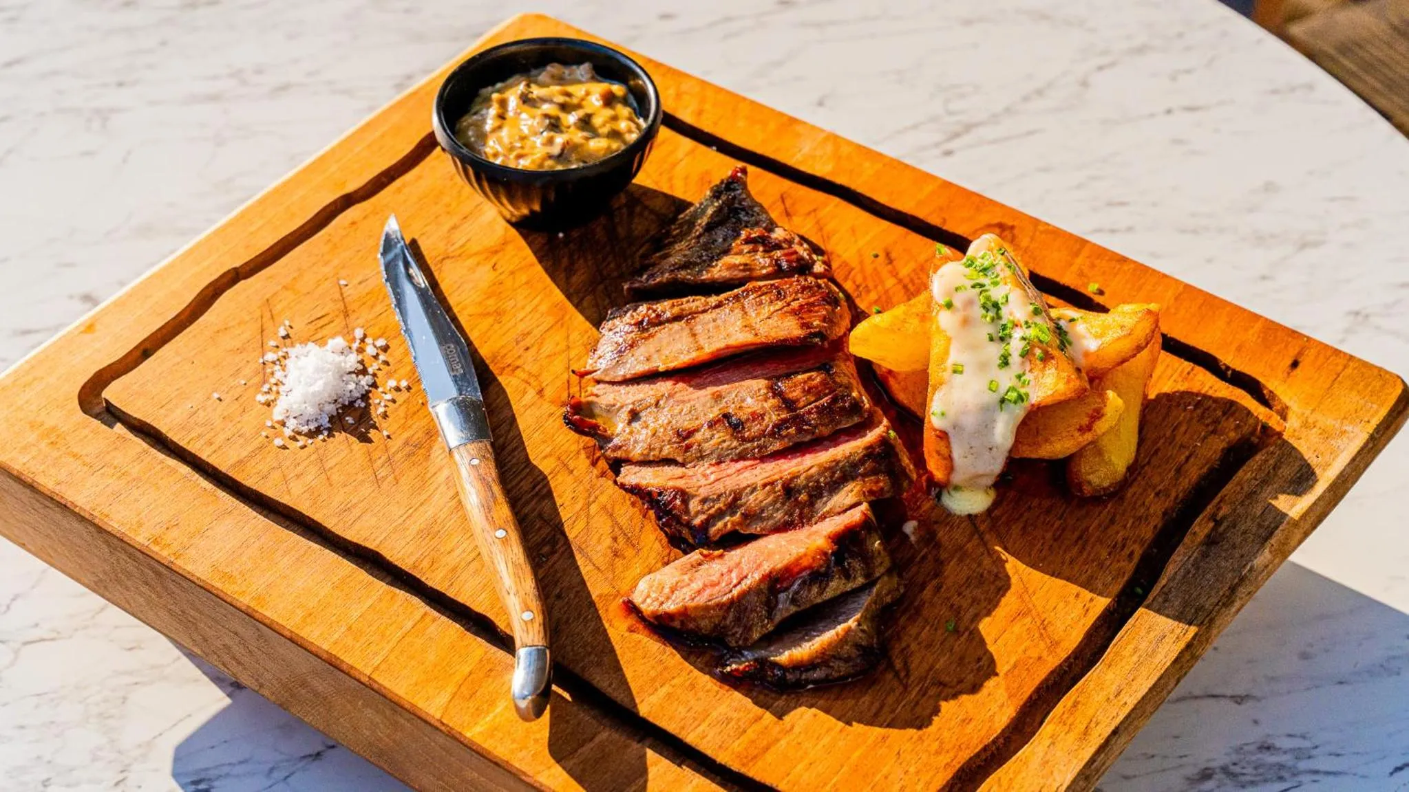 Restaurant/places to eat in Sky Boutique Hotel