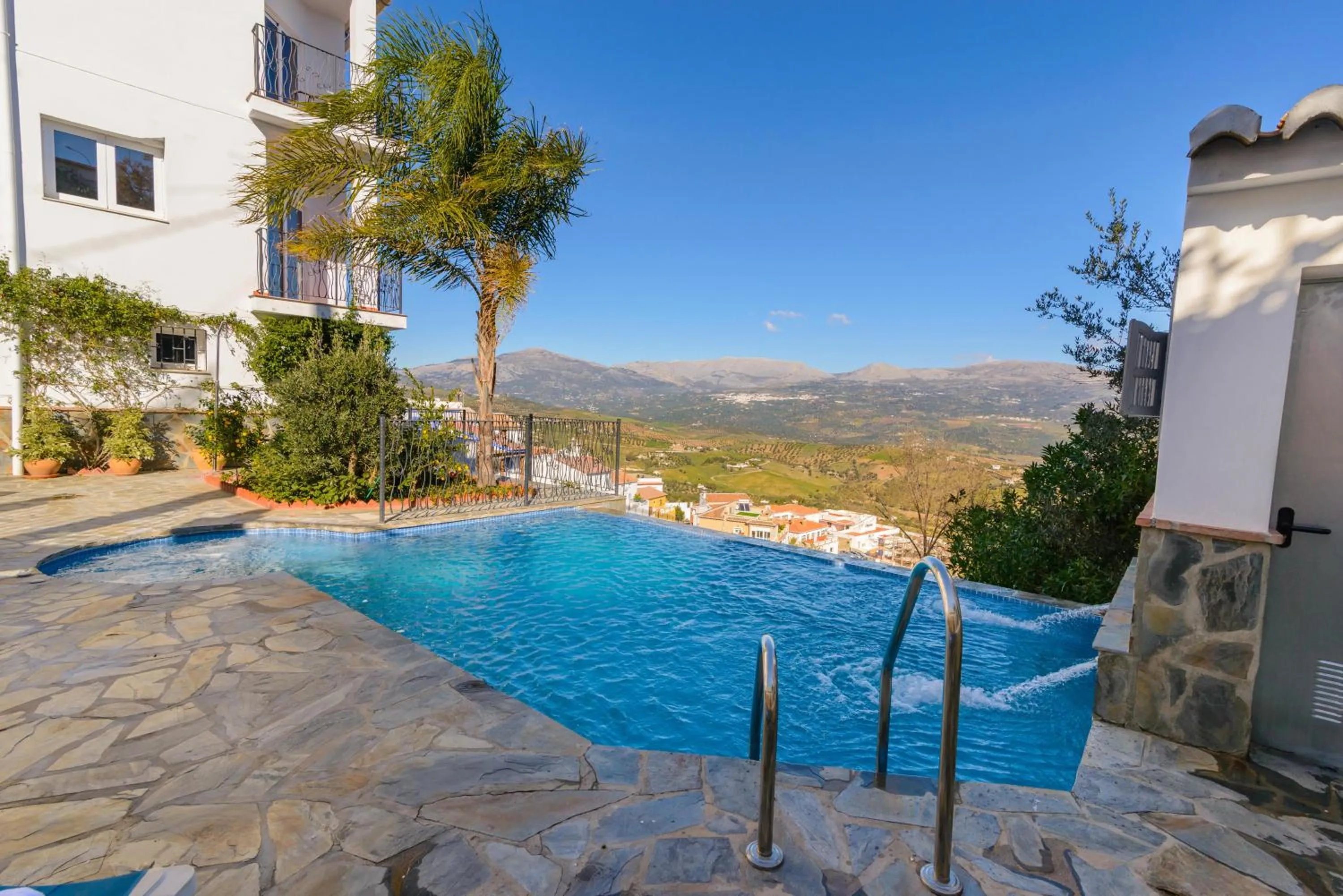 Swimming pool in Las Orquideas Hotel Spain
