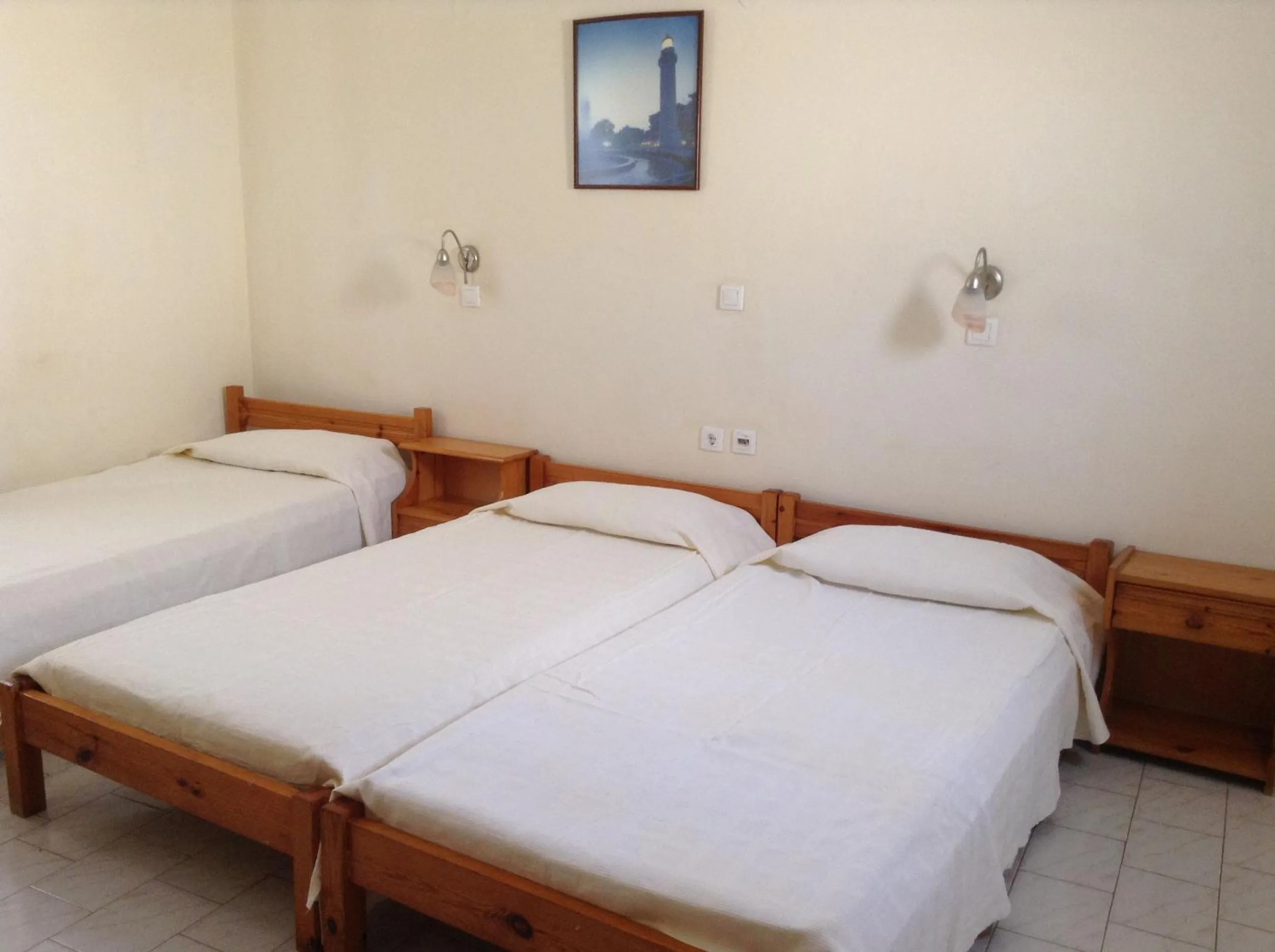 Bed in Rooms to let Katerina & John's