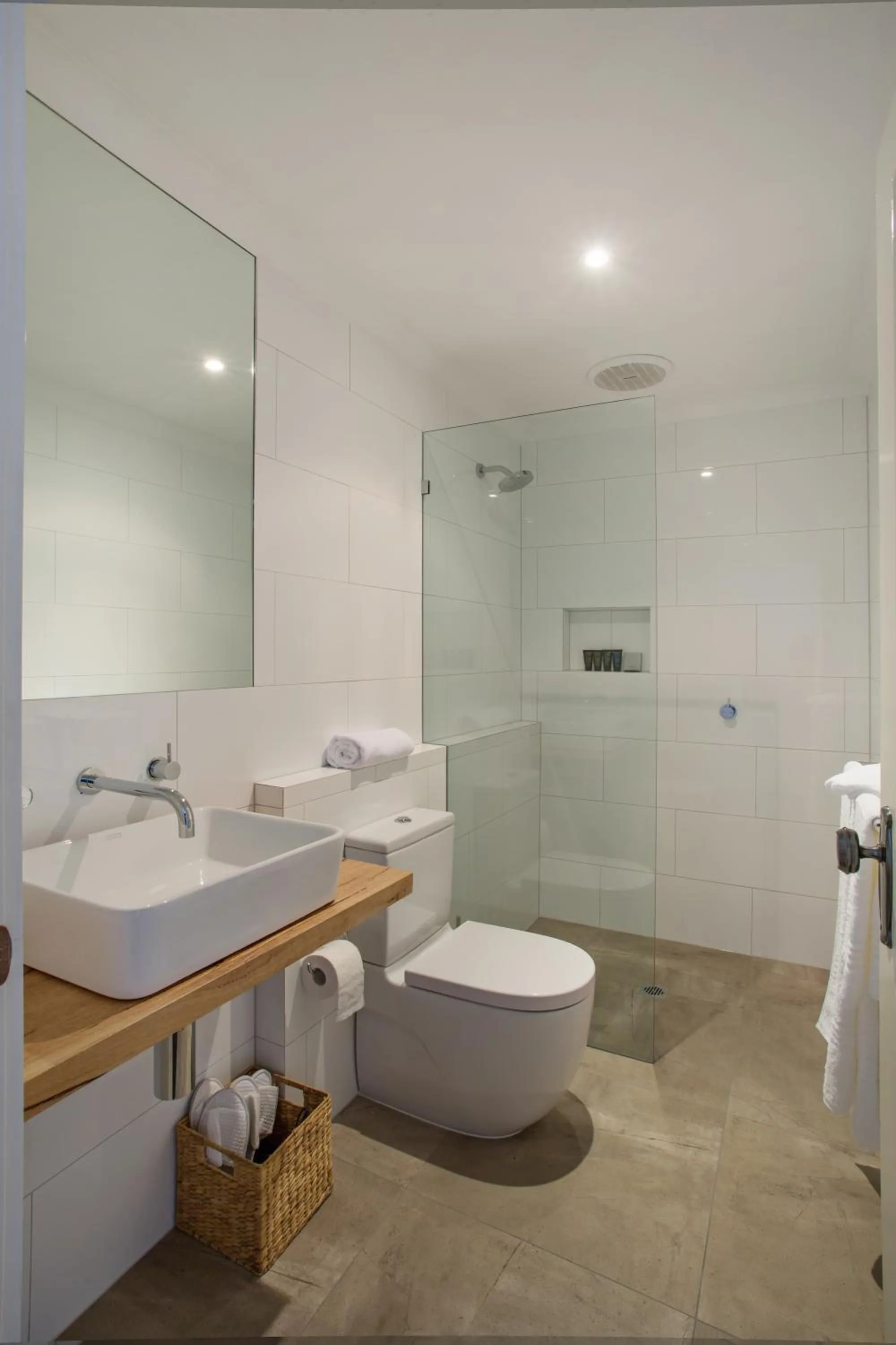 Shower in Sunny Side Up B&B Rye