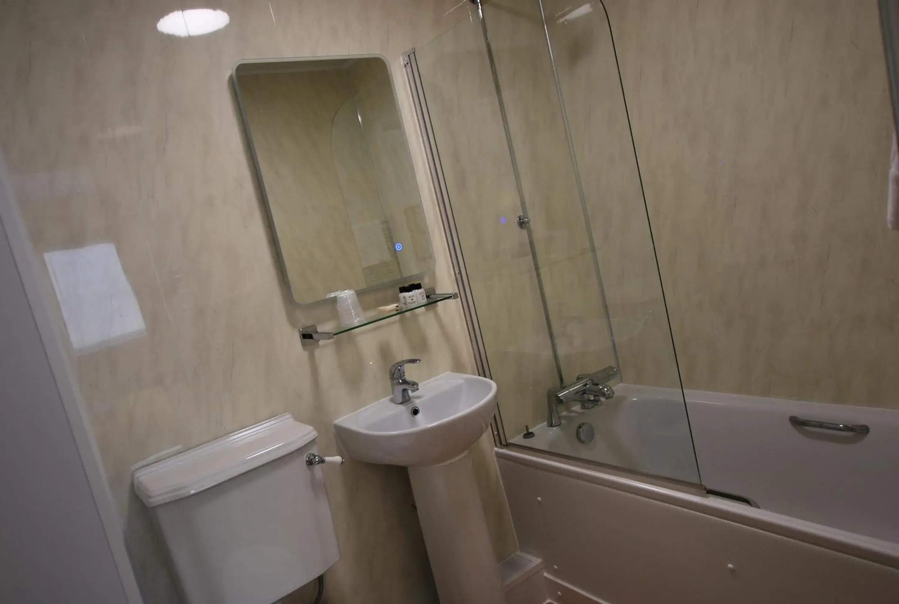 Double Room in The Kellbank Double Room in The Kellbank