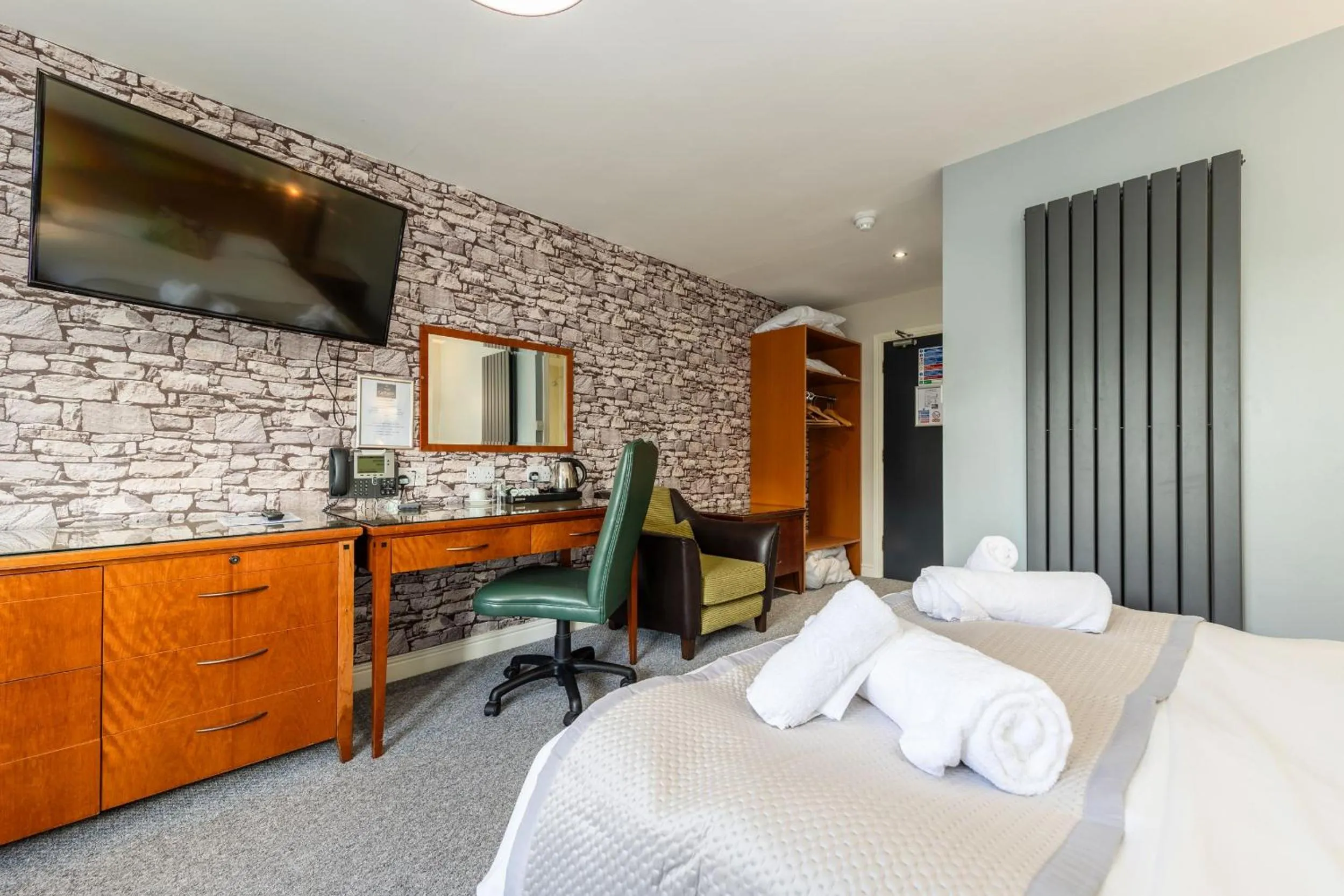 Photo of the whole room, Bed in The Kellbank