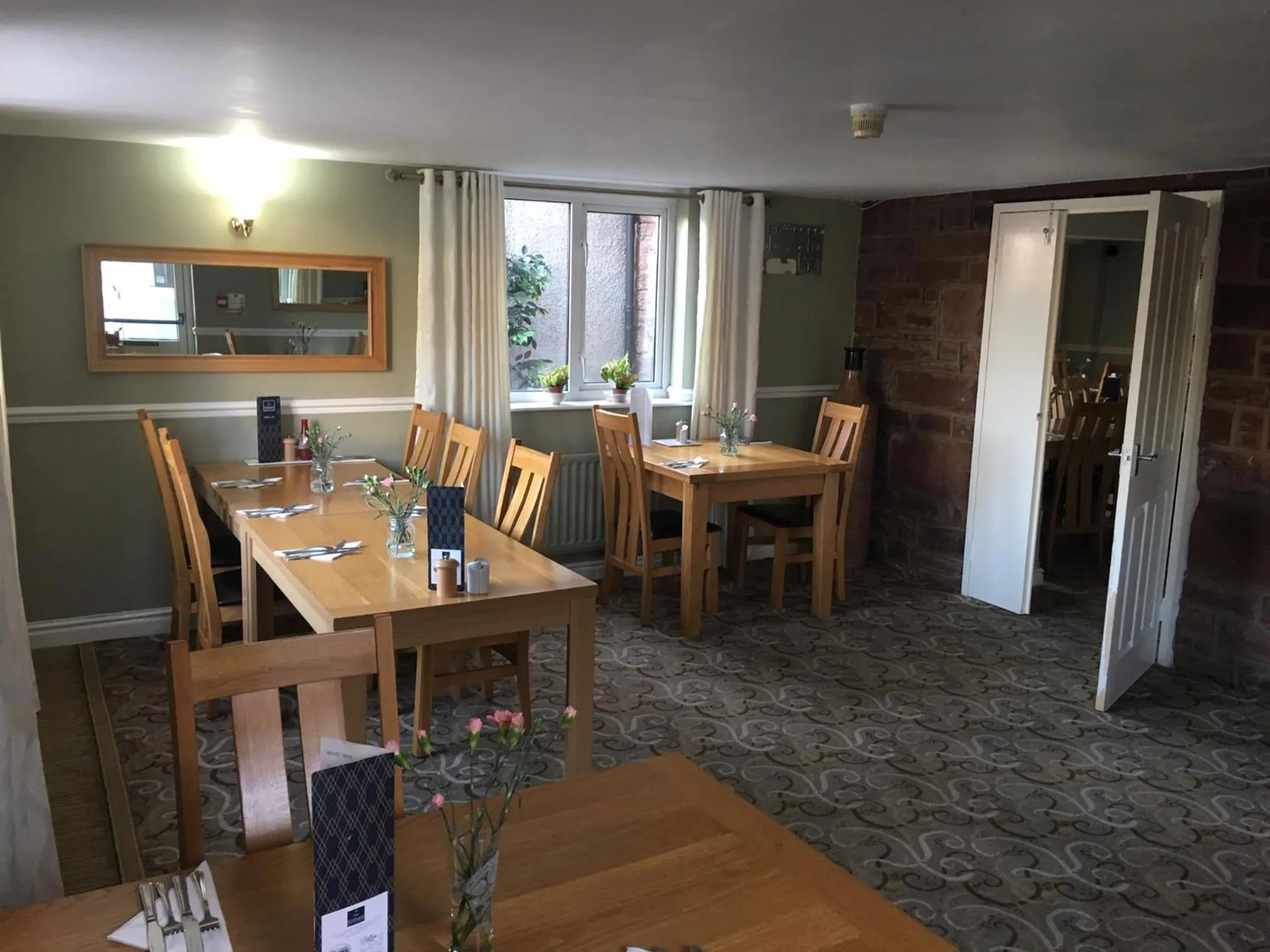 Restaurant/places to eat in The Kellbank