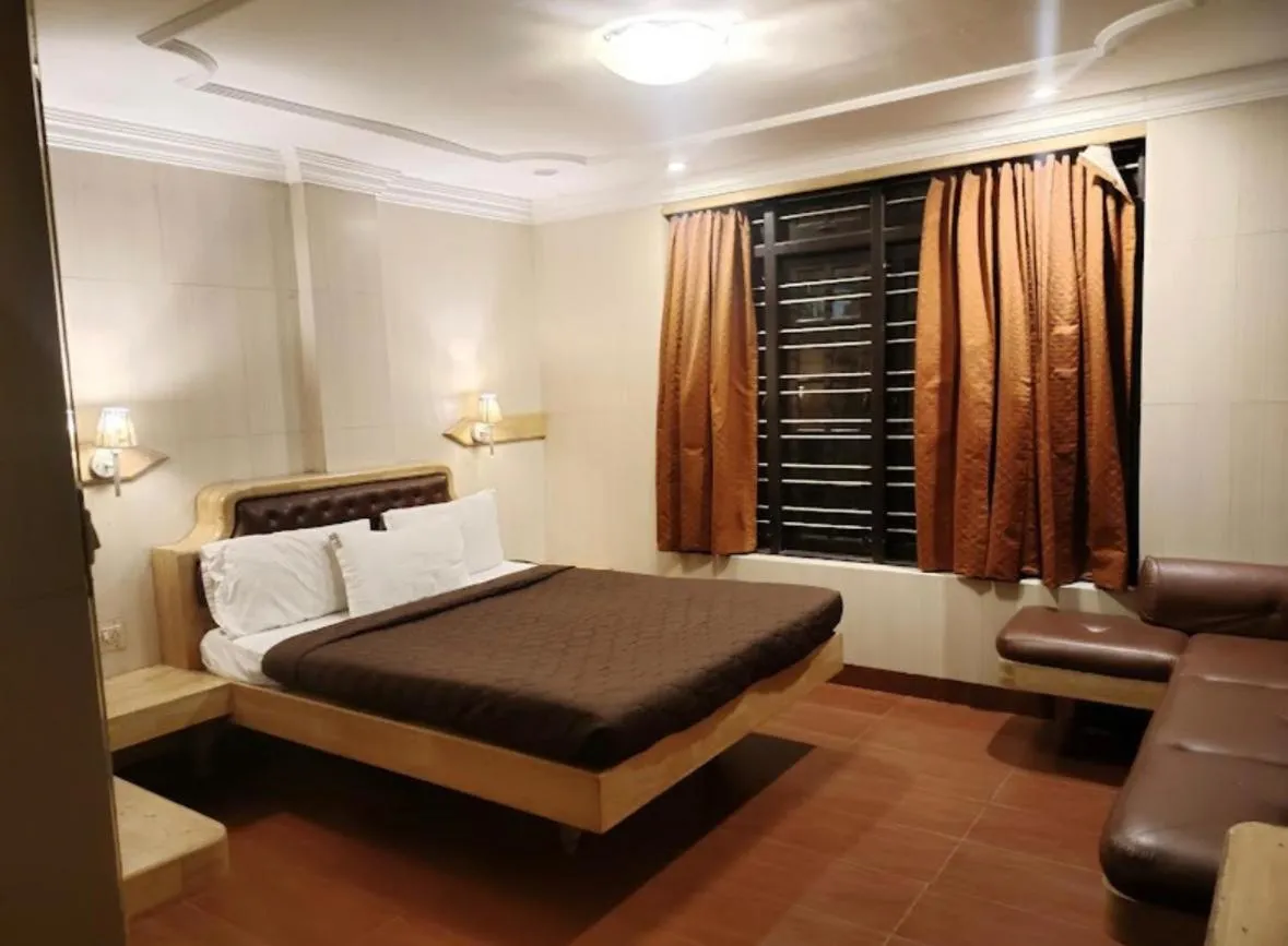 Bedroom, Bed in Lazo Silver Lake , Ooty