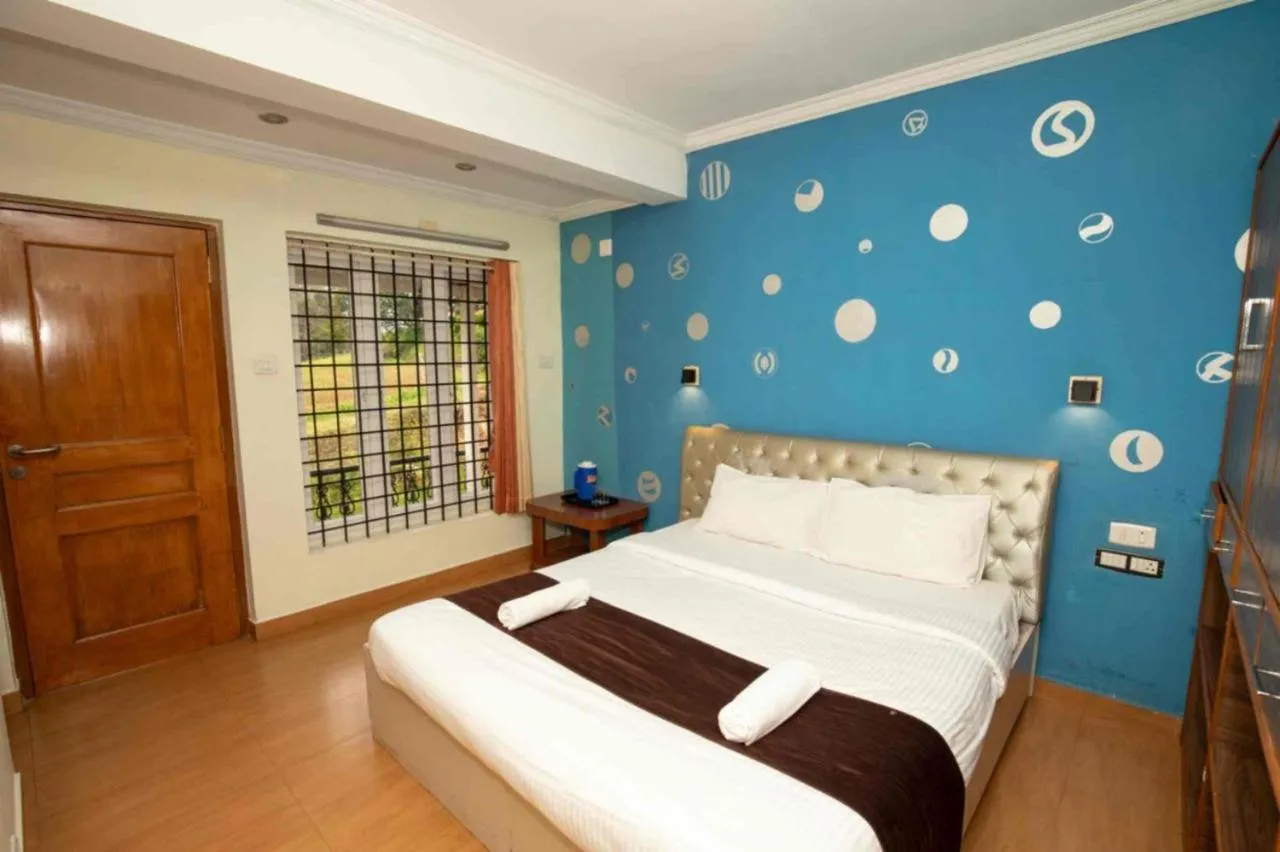 Bedroom, Bed in Lazo Silver Lake , Ooty