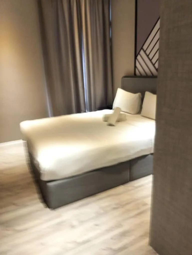 Bed in Millerz Square by Tido-Tido