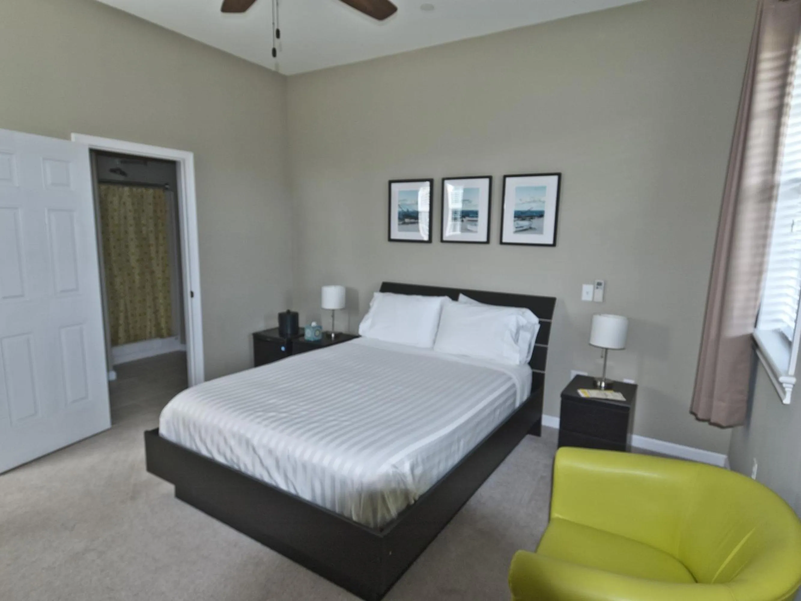 Bedroom, Bed in Haven Point Inn