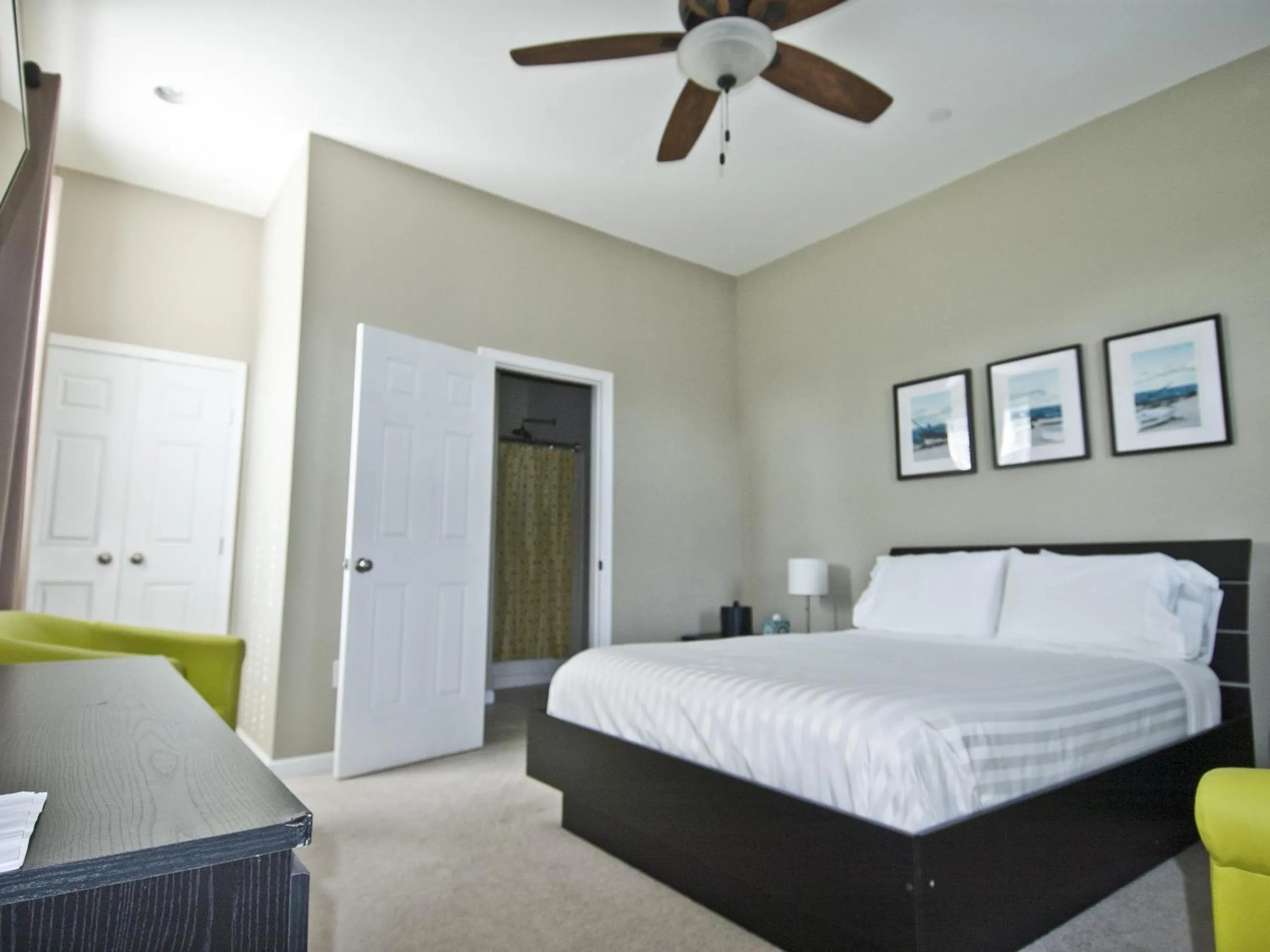 Bedroom, Bed in Haven Point Inn