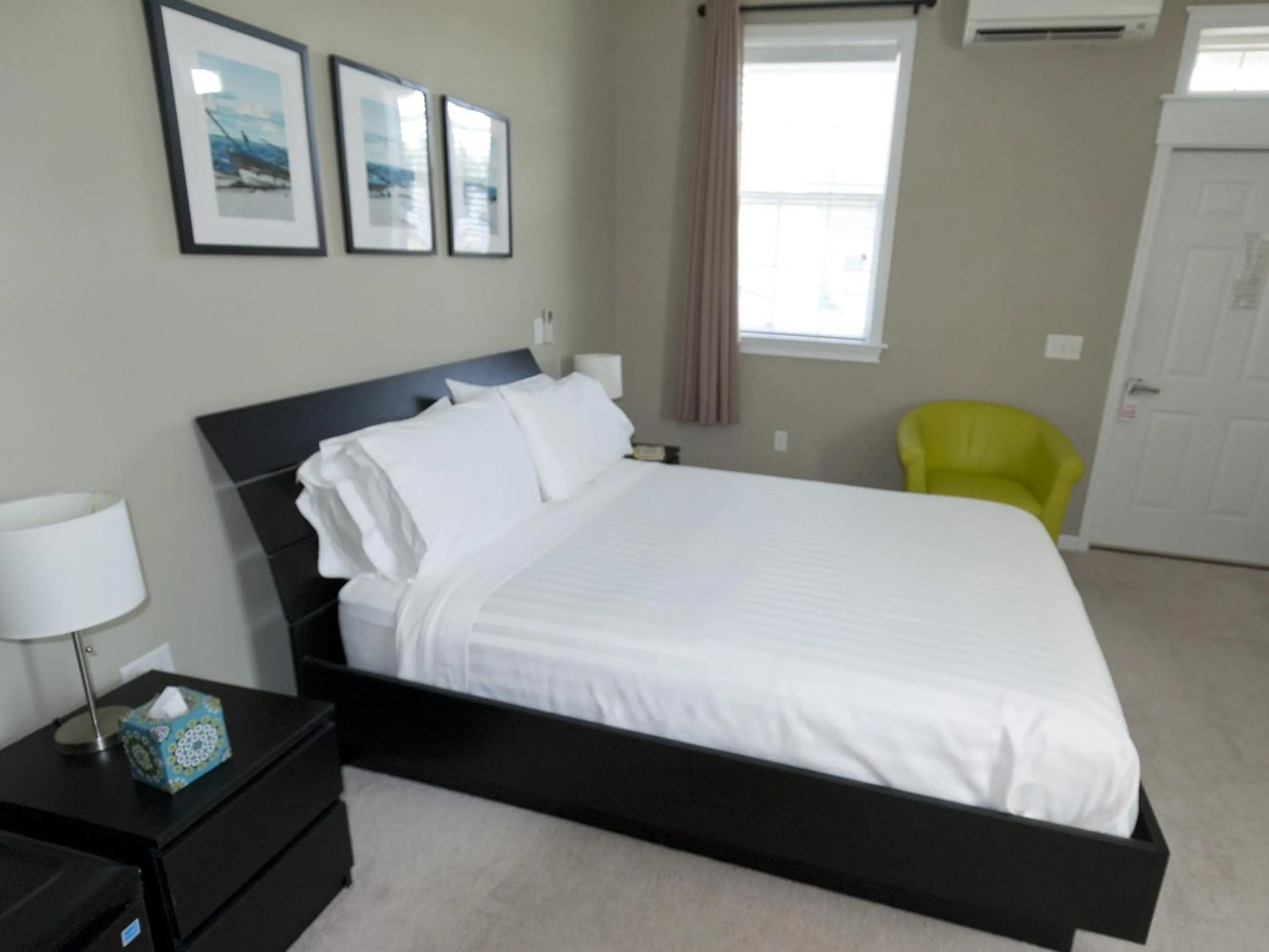 Bedroom, Bed in Haven Point Inn