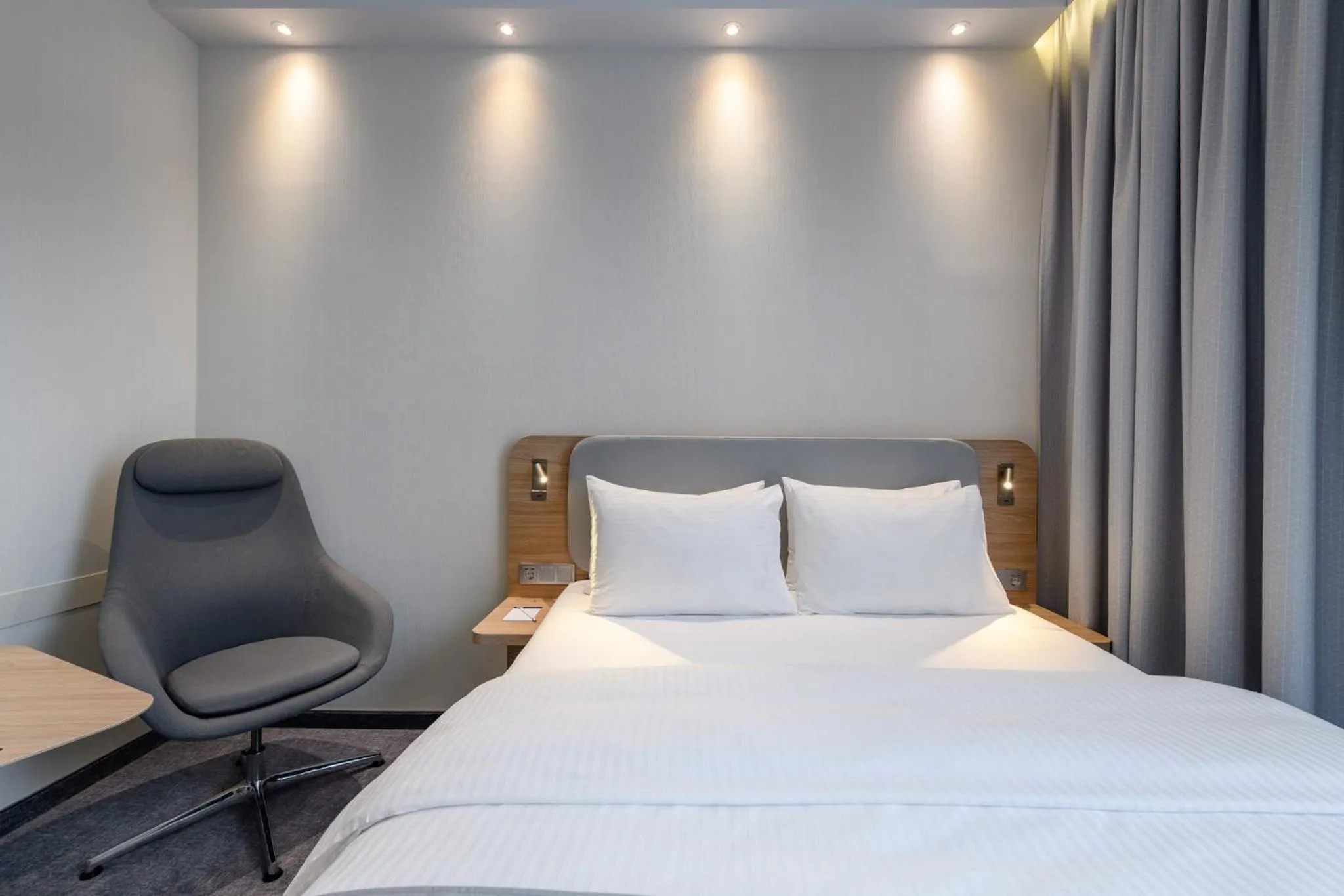 Photo of the whole room, Bed in Holiday Inn Express Munich Airport - Erding by IHG