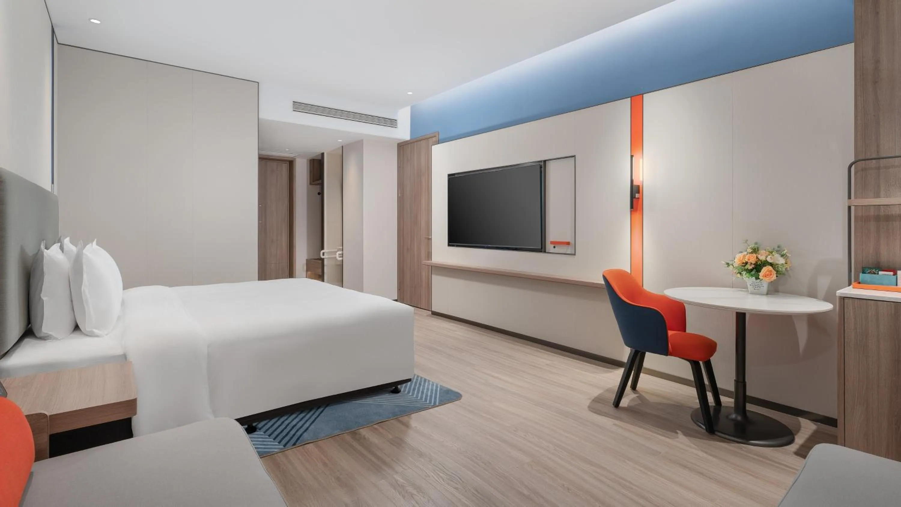 Photo of the whole room, Bed in Holiday Inn Express Xi'an North Station by IHG