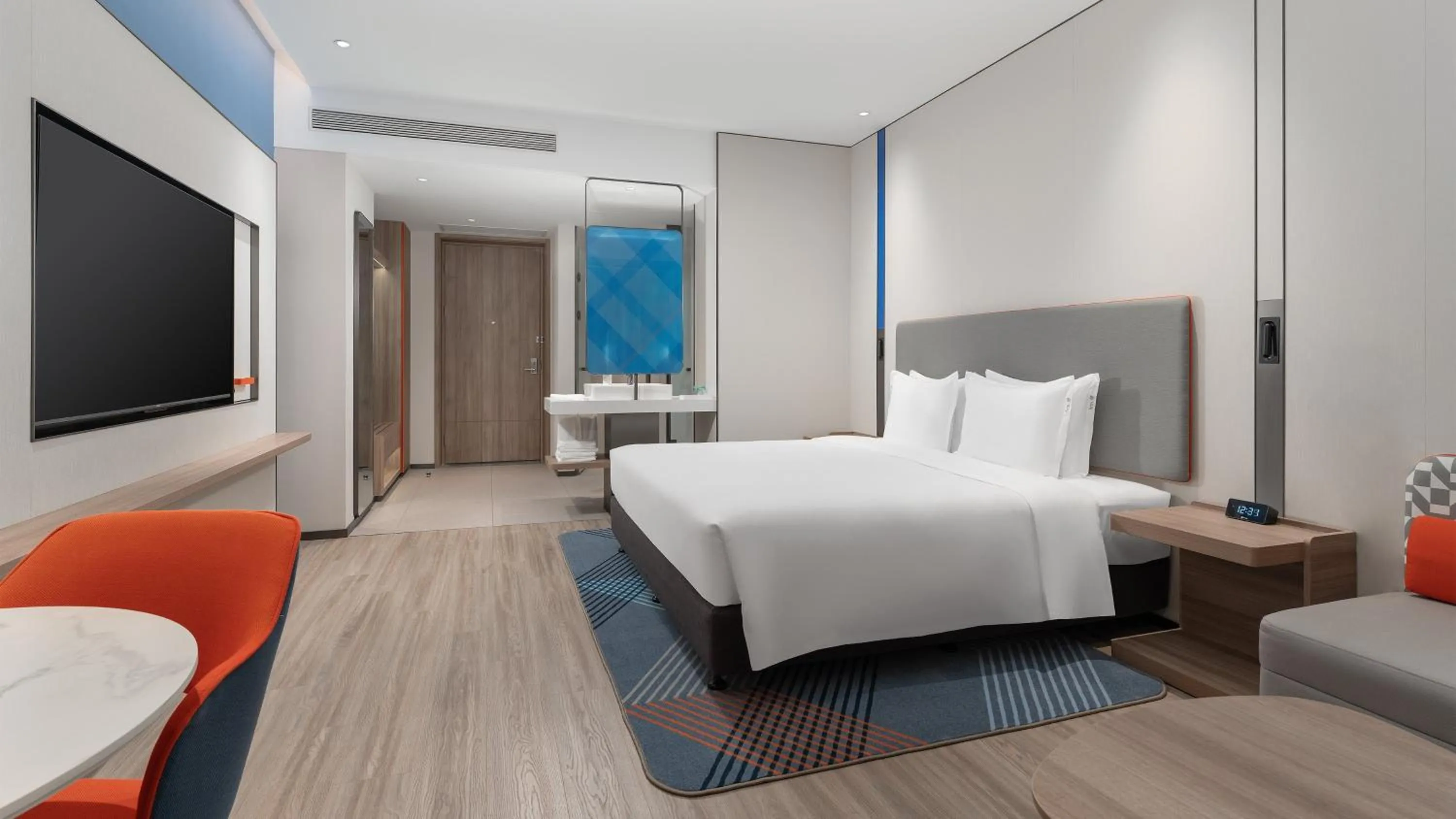 Photo of the whole room, Bed in Holiday Inn Express Xi'an North Station by IHG