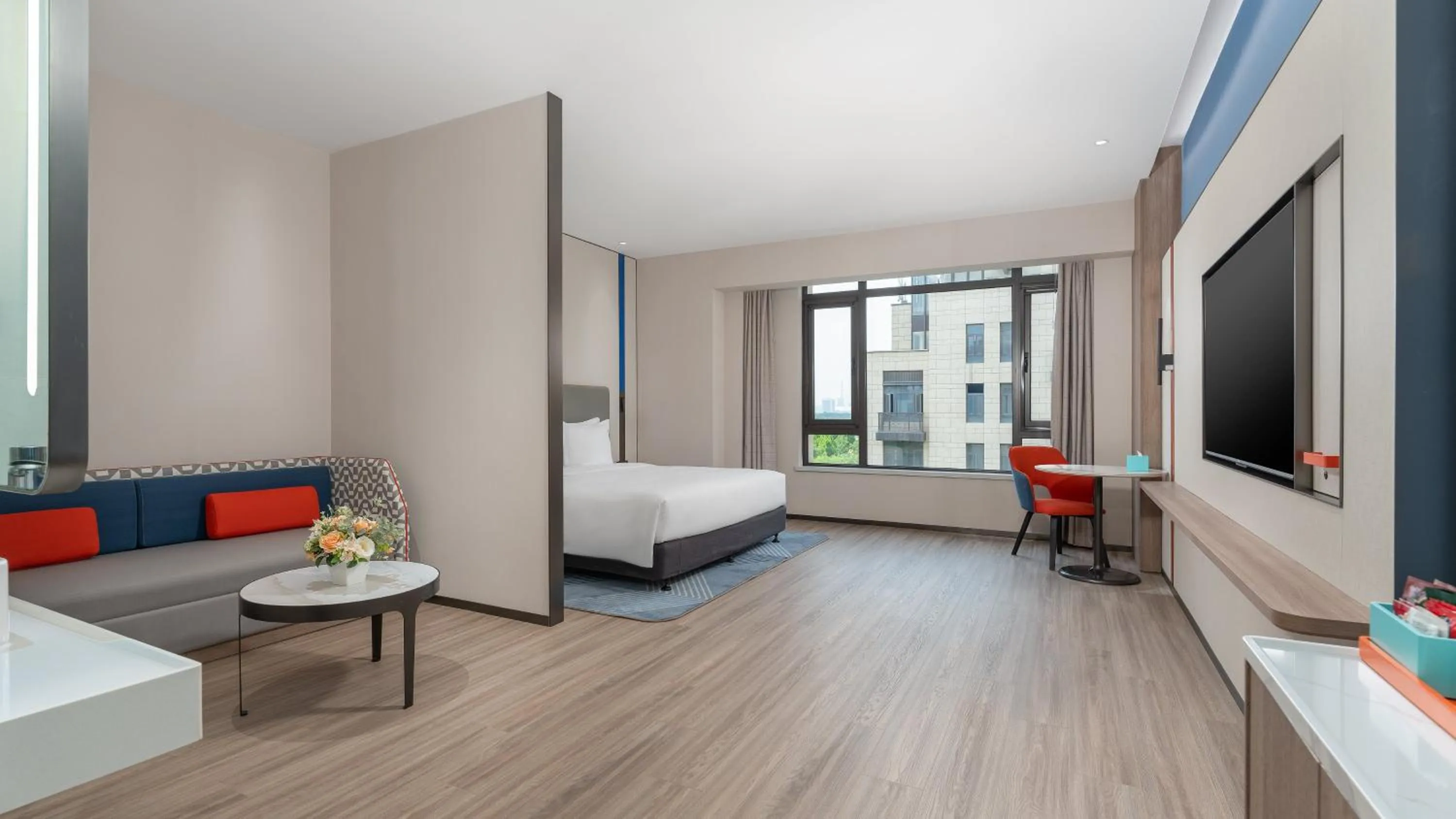 Photo of the whole room, Bed in Holiday Inn Express Xi'an North Station by IHG