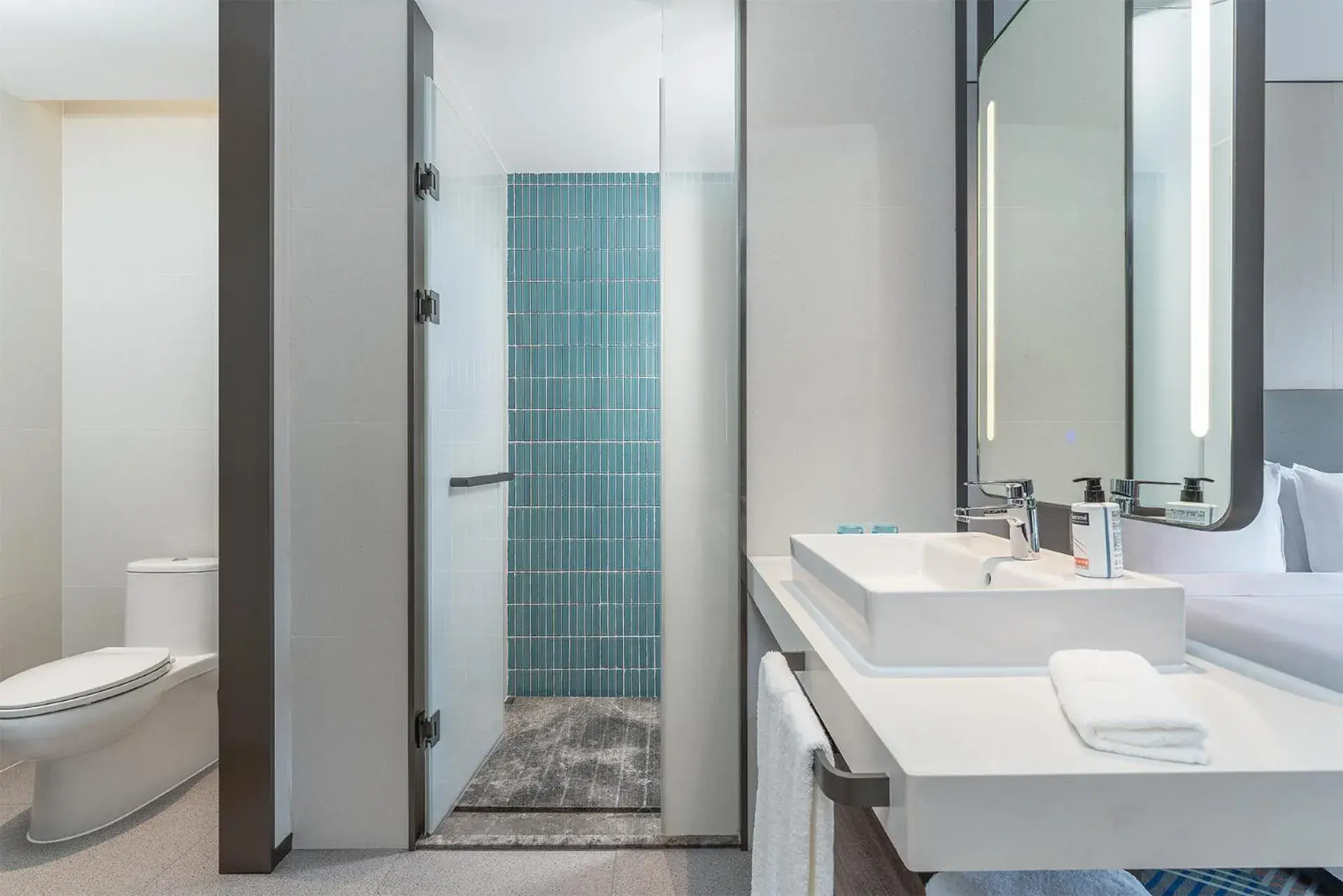 Standard King Room with Balcony in Holiday Inn Express Xi'an North Station by IHG Standard King Room with Balcony in Holiday Inn Express Xi'an North Station by IHG