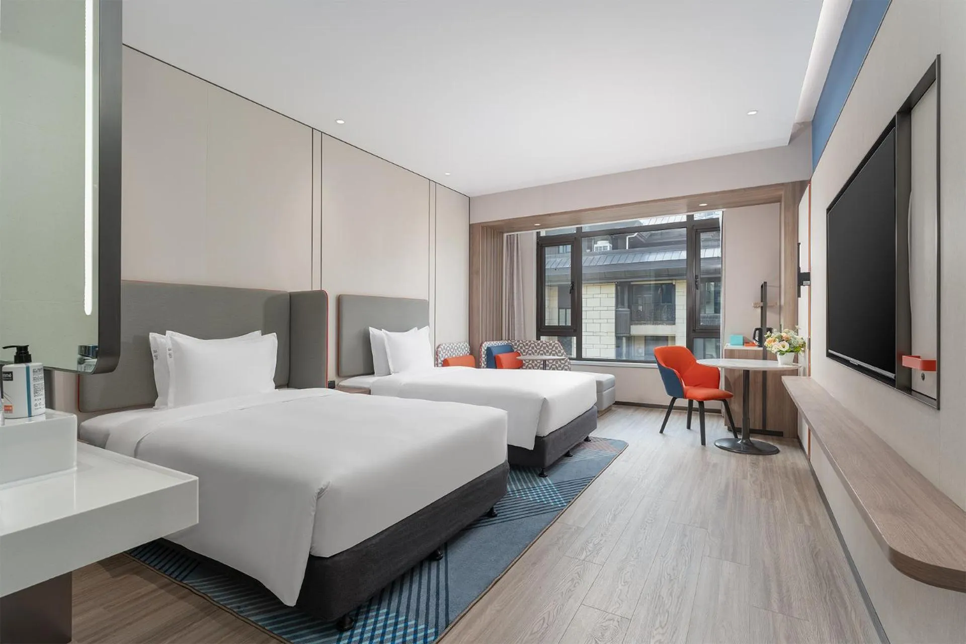 Photo of the whole room, Bed in Holiday Inn Express Xi'an North Station by IHG