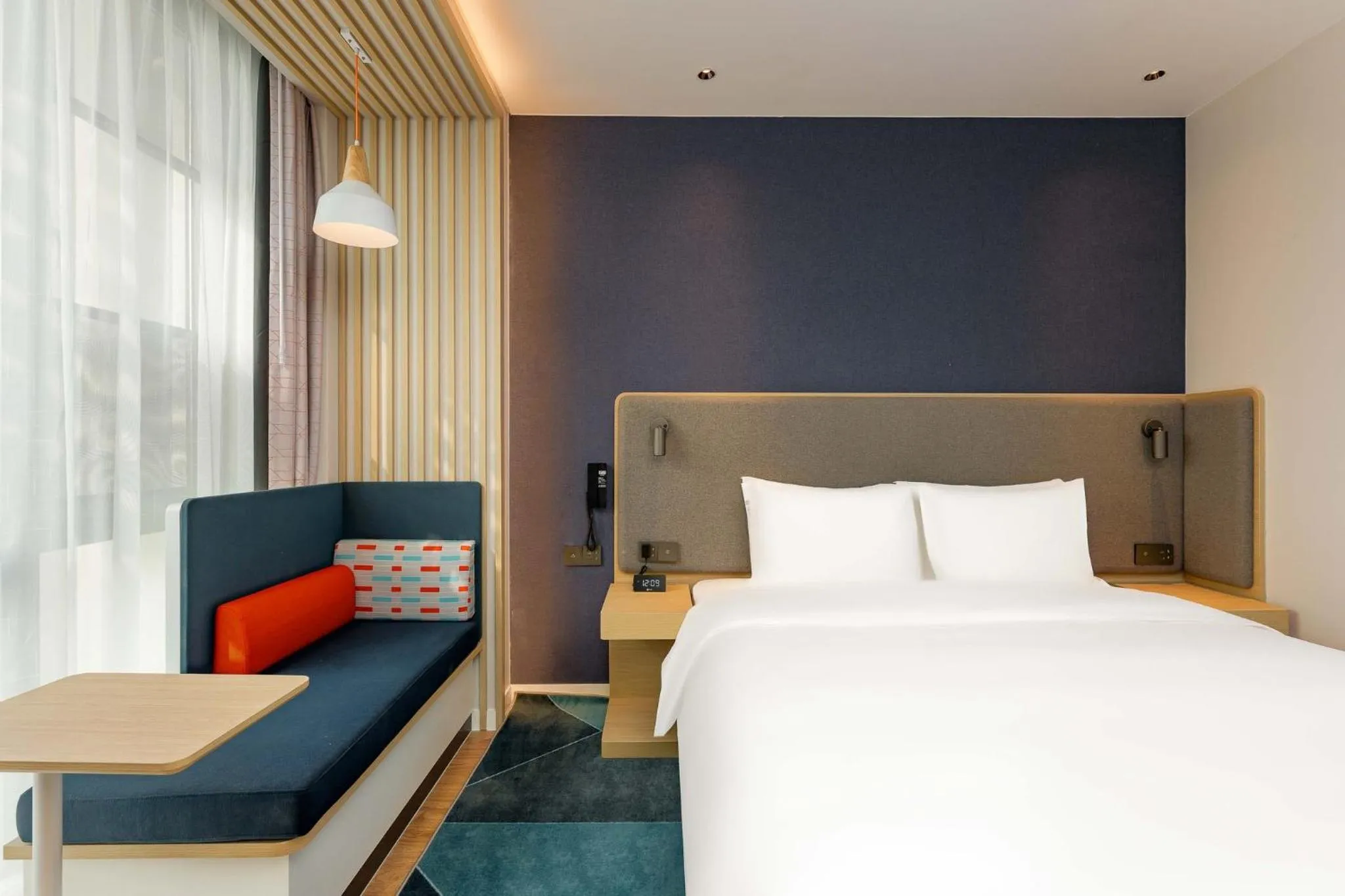 Photo of the whole room, Bed in Holiday Inn Express Wuxi East Station by IHG
