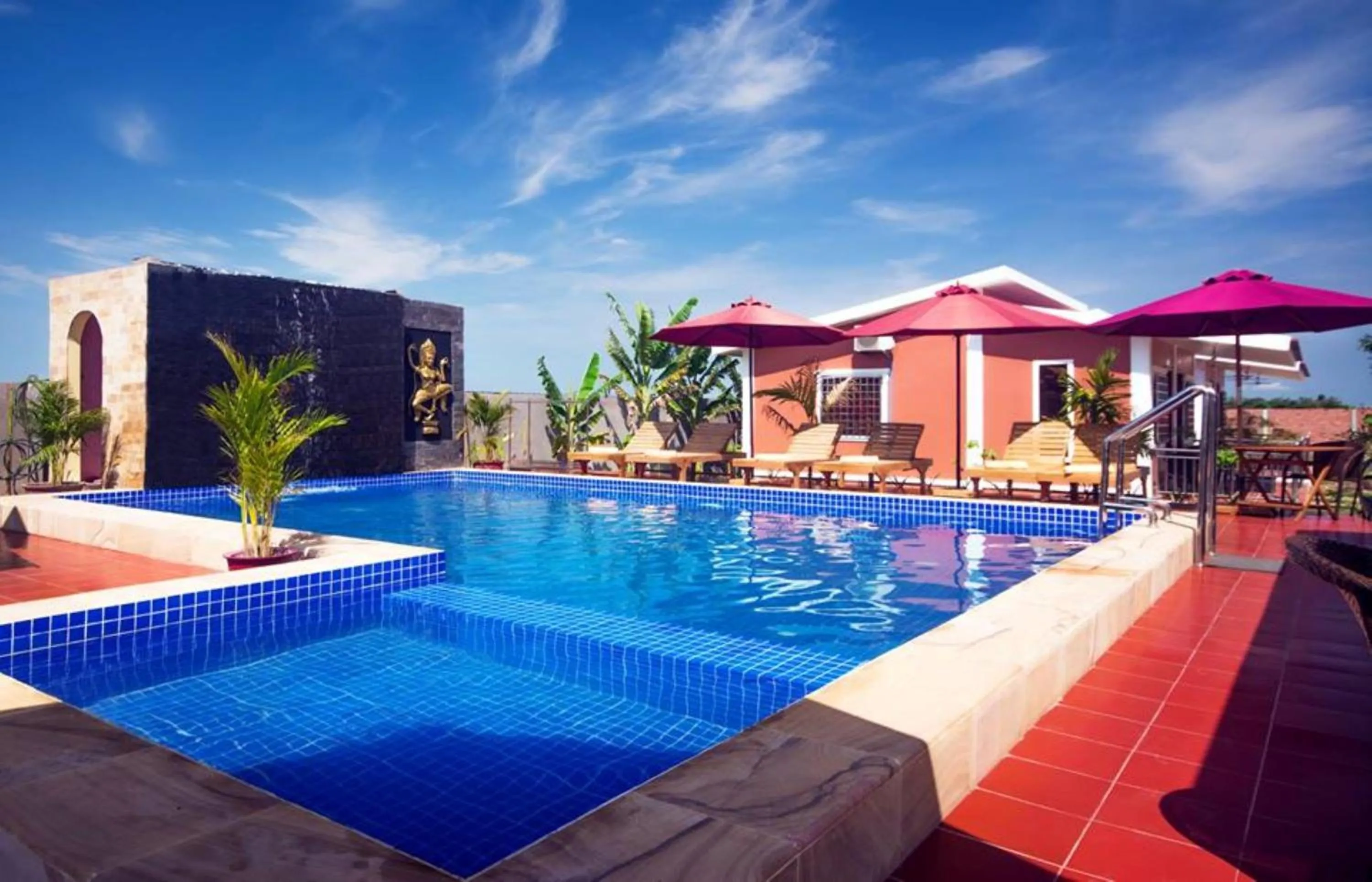Swimming pool in Sun Boutique Resort & Restaurant
