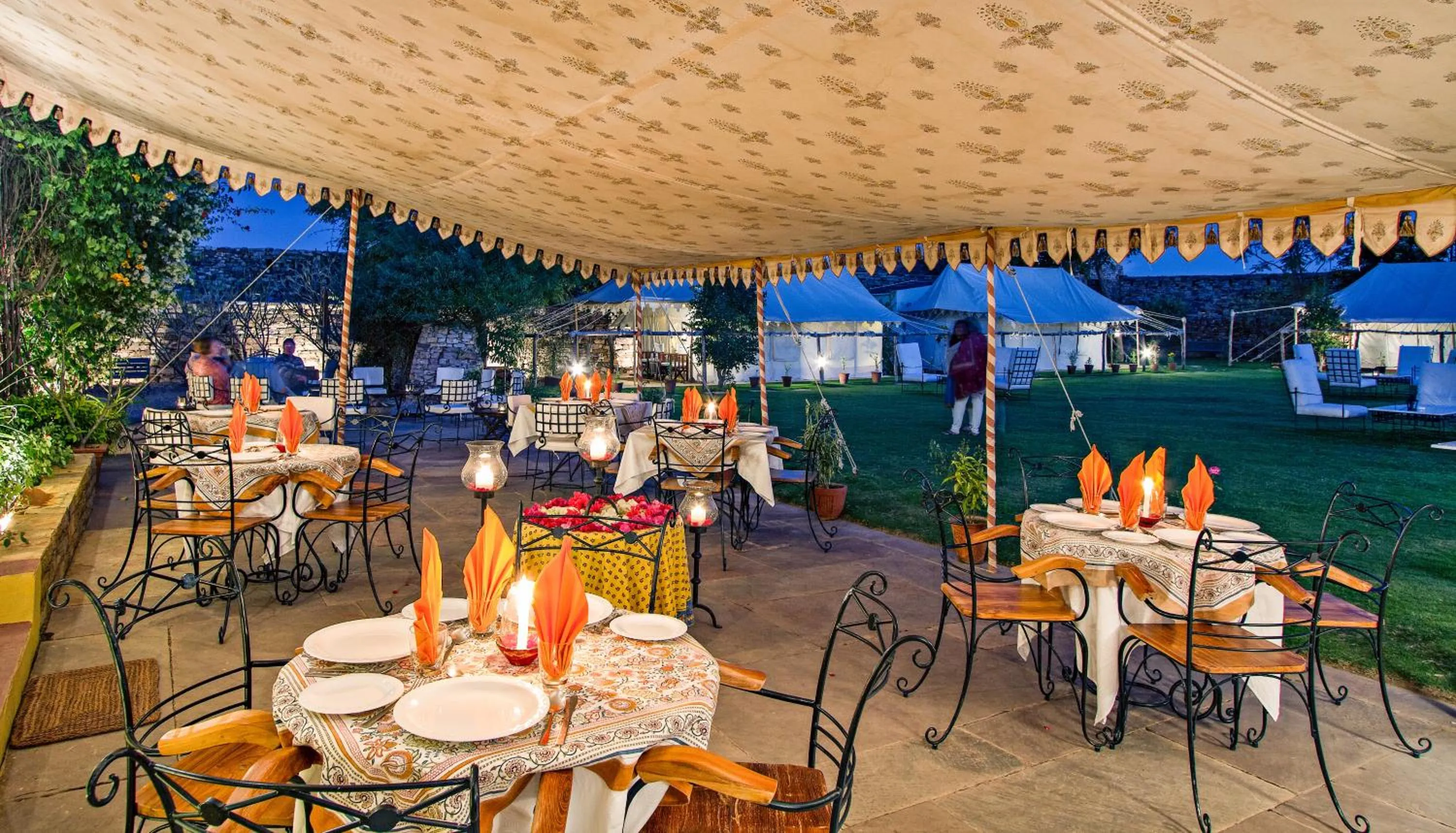 Restaurant/places to eat in Ramathra Fort