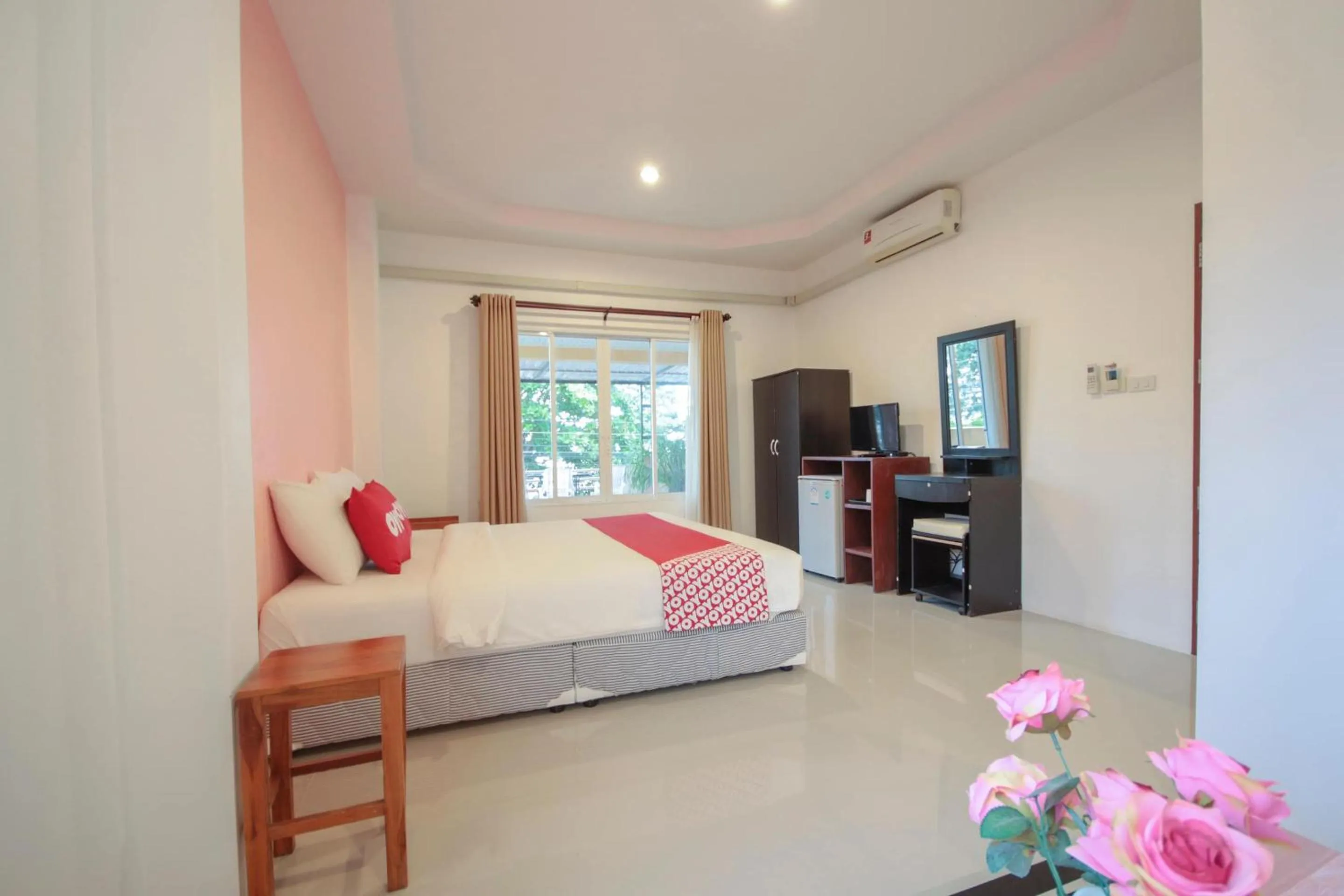 Bedroom in OYO 1120 The Royhanna Beach Home