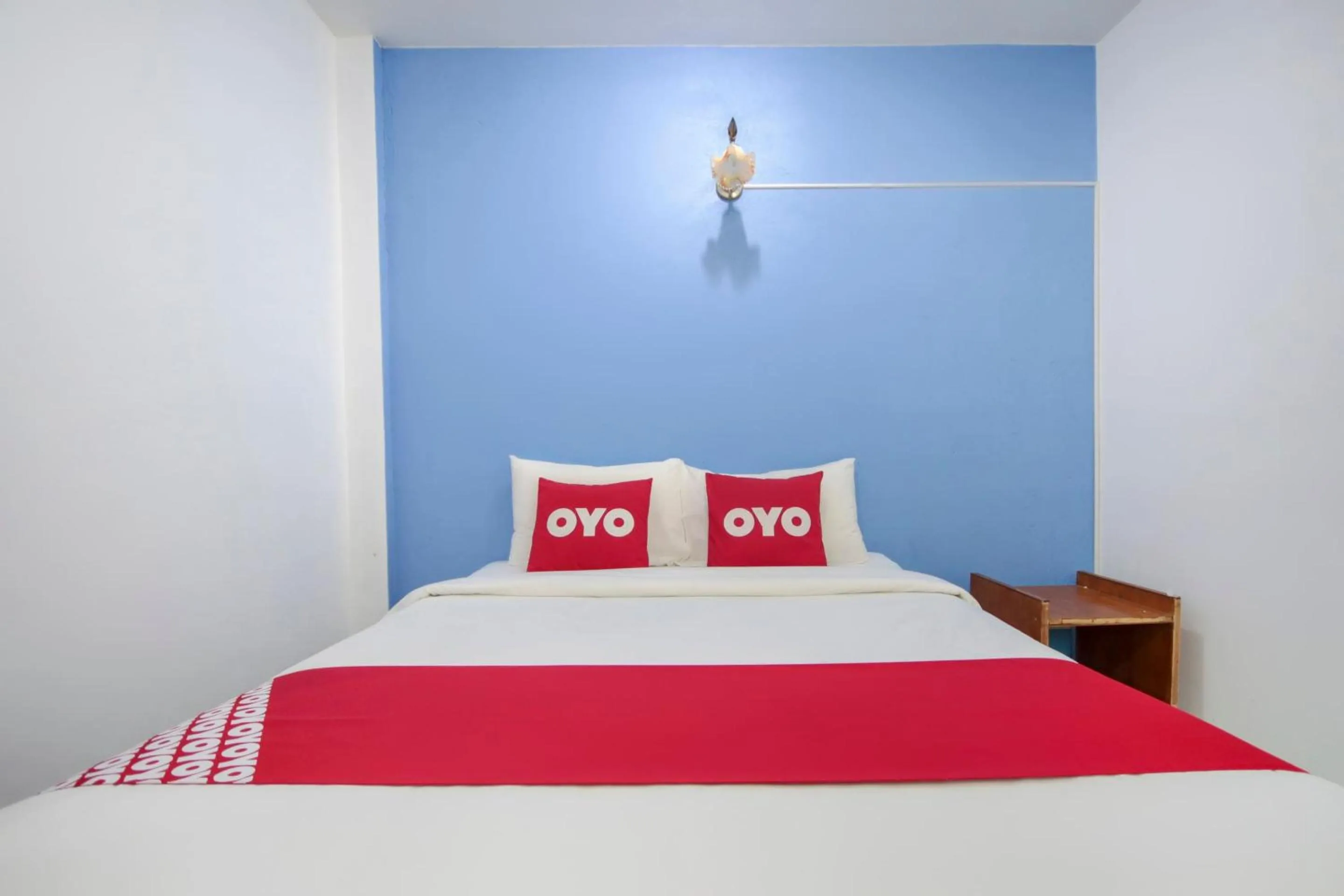 Bedroom in OYO 1120 The Royhanna Beach Home