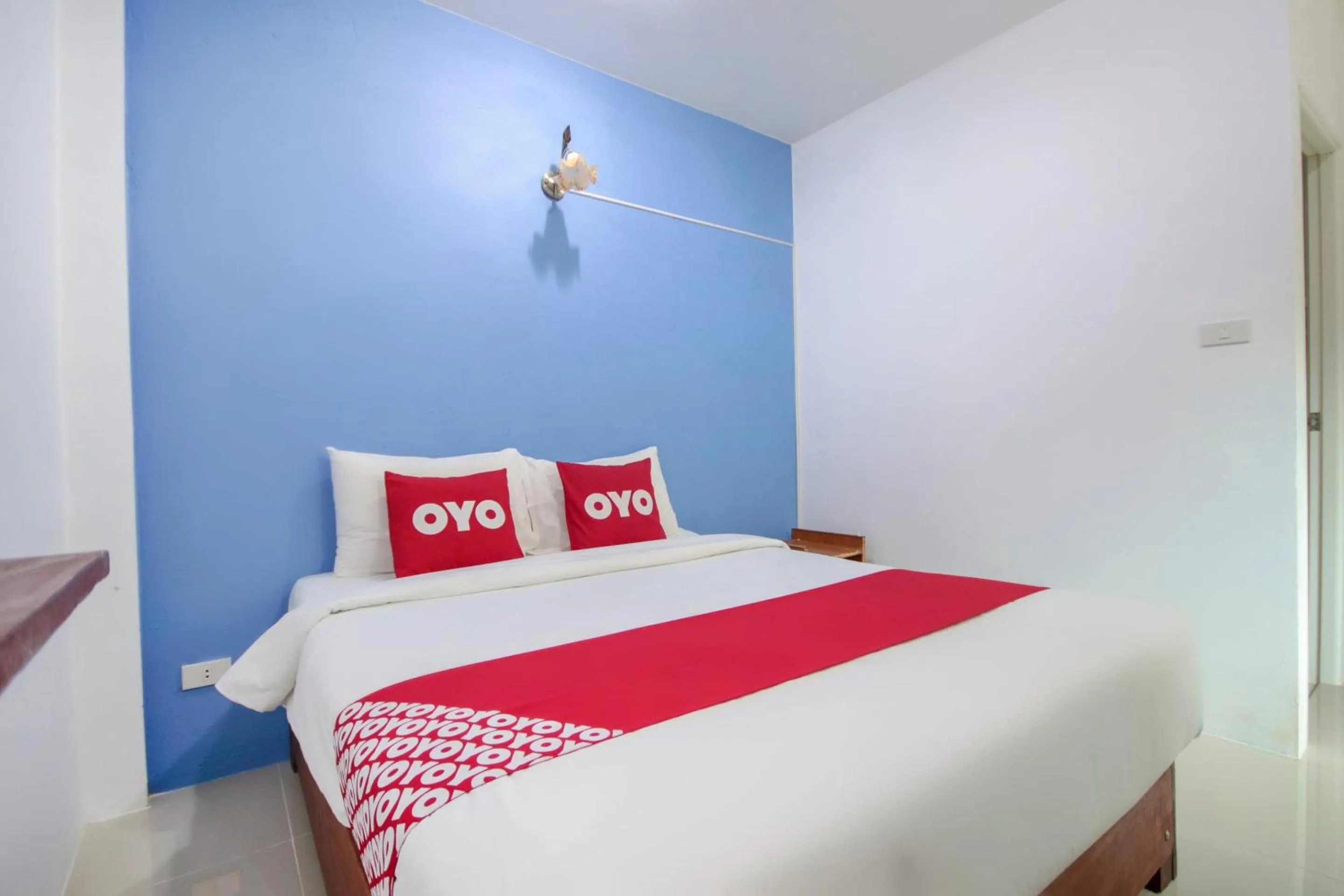 Bedroom in OYO 1120 The Royhanna Beach Home