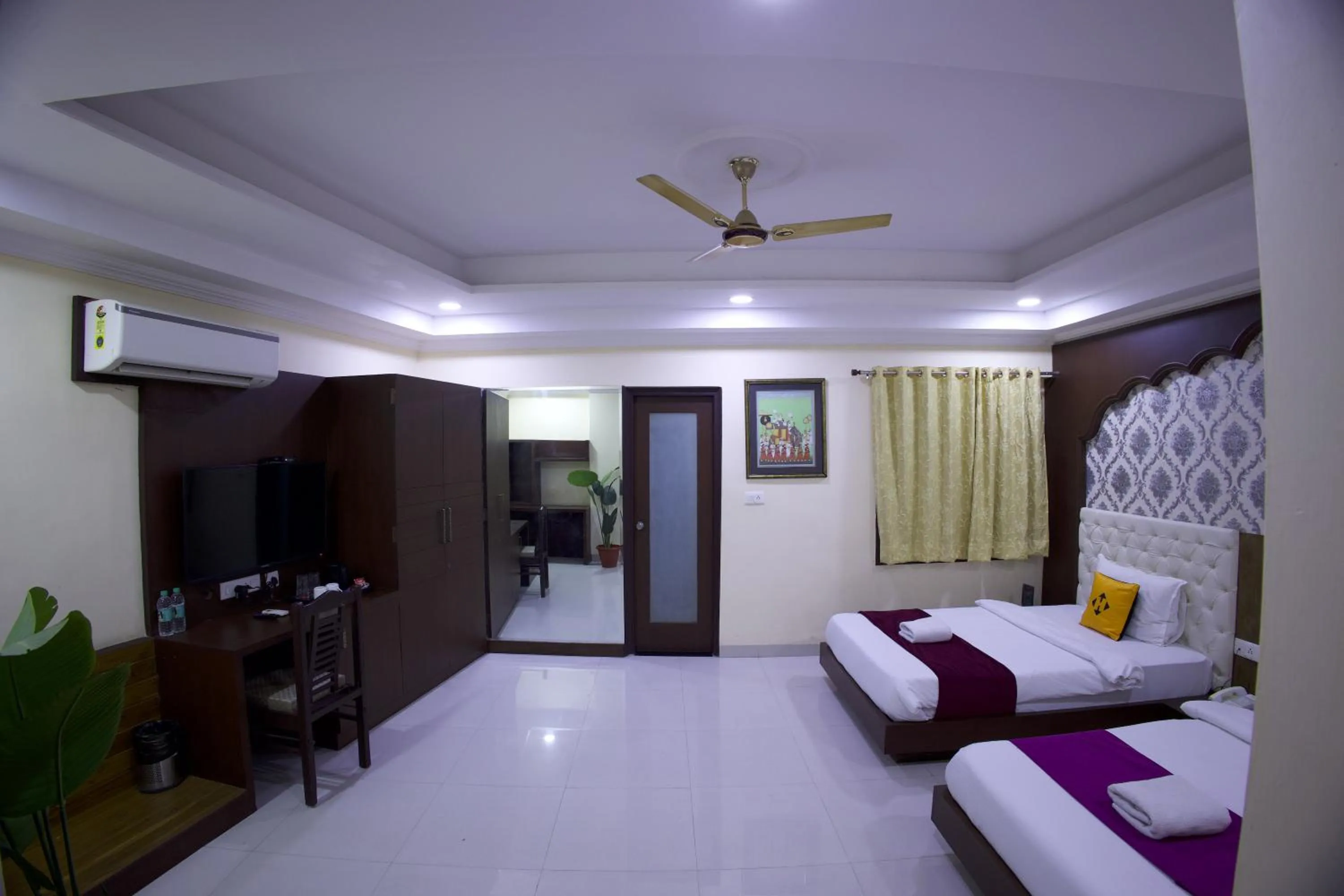 Bed in Hide-In Udaipur - A Lake View Boutique Hotel