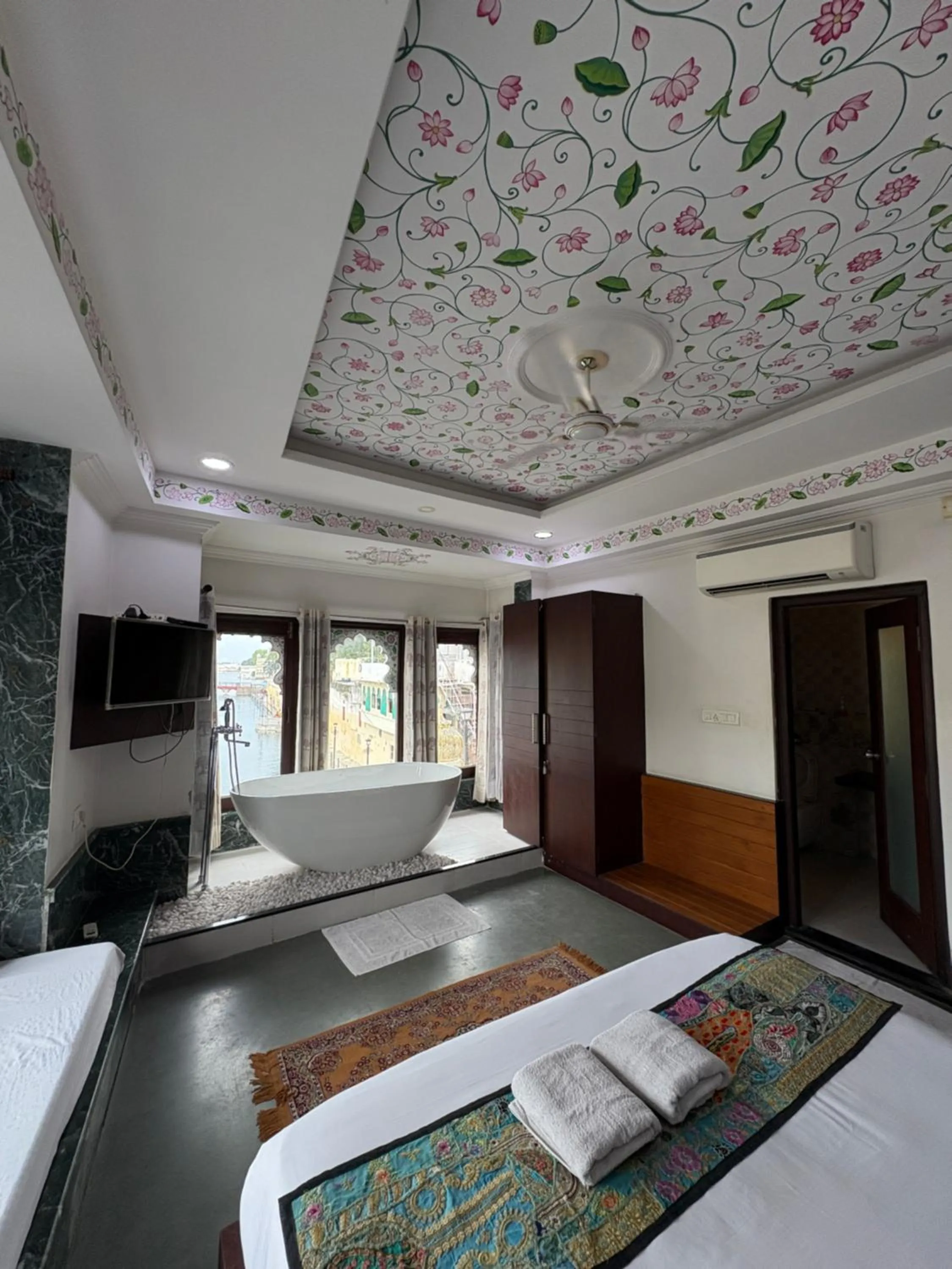 Bedroom, Bed in Hide-In Udaipur - A Lake View Boutique Hotel