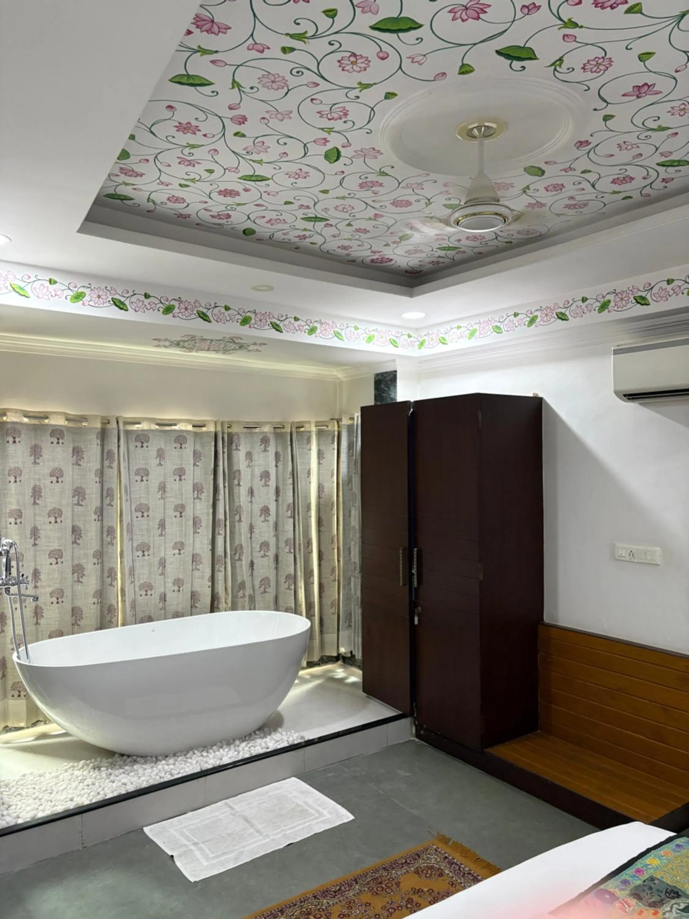 Bed in Hide-In Udaipur - A Lake View Boutique Hotel