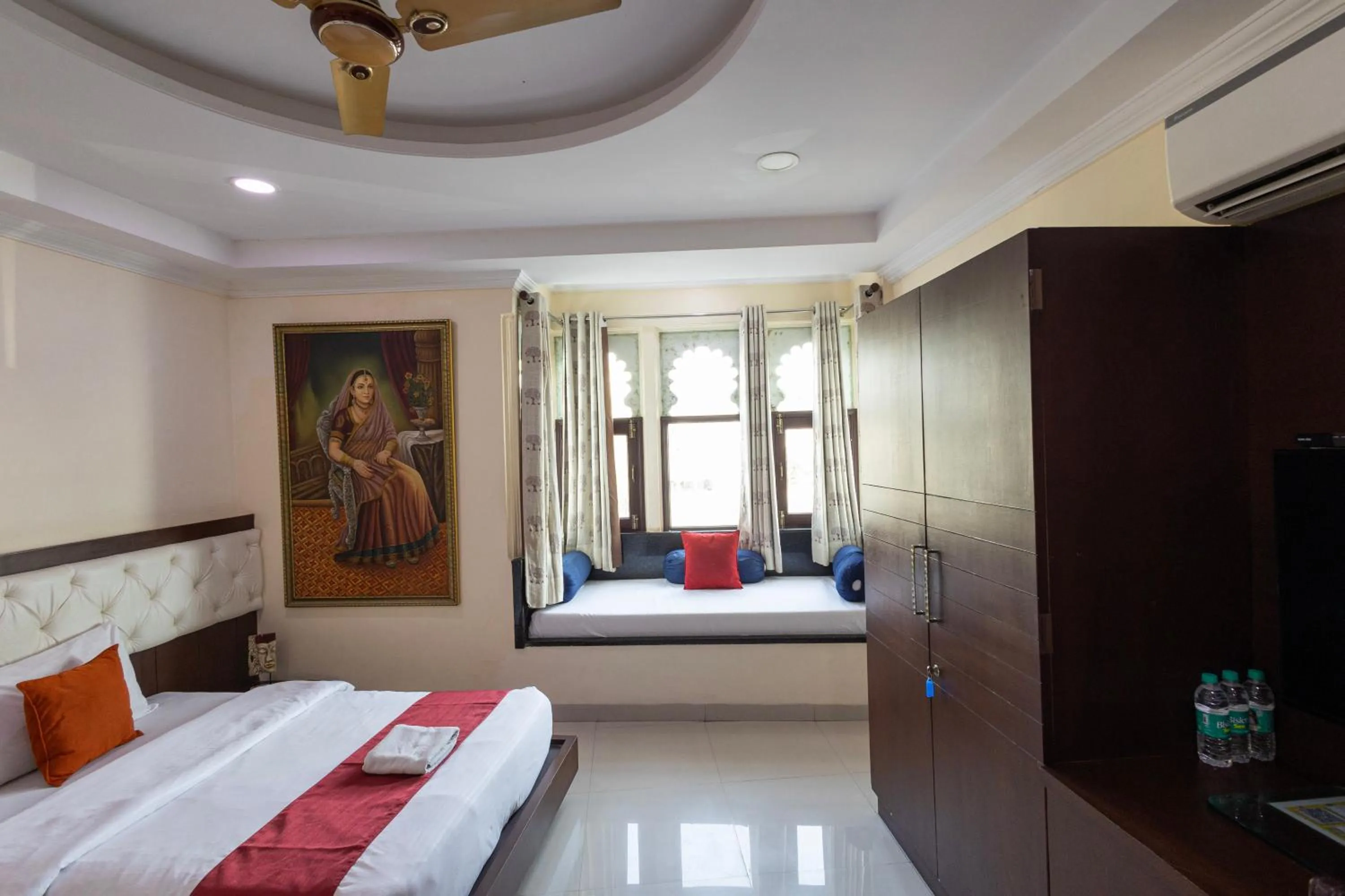 Bed in Hide-In Udaipur - A Lake View Boutique Hotel