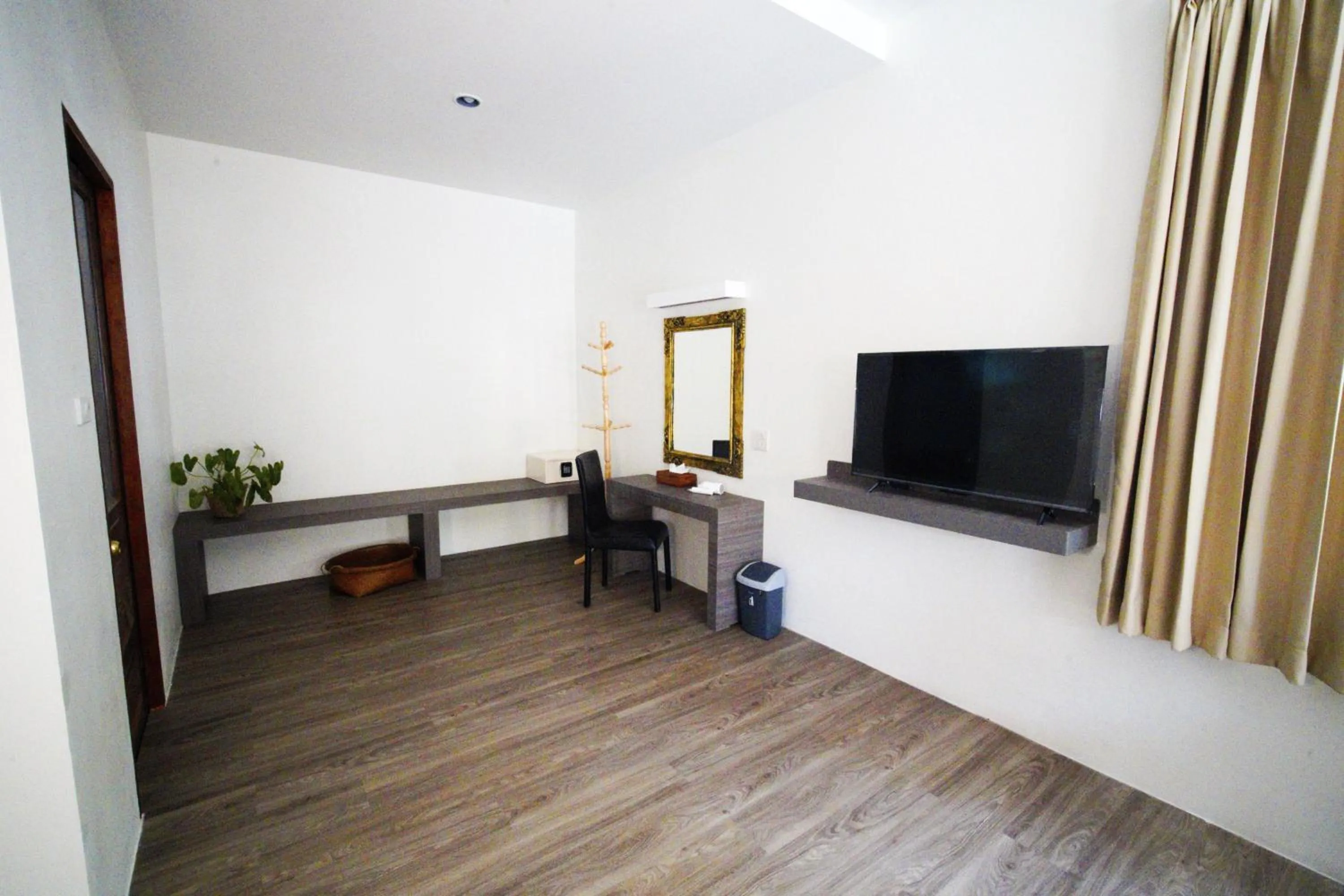 TV and multimedia in Villa Cha Cha Chaolao Beach Resort