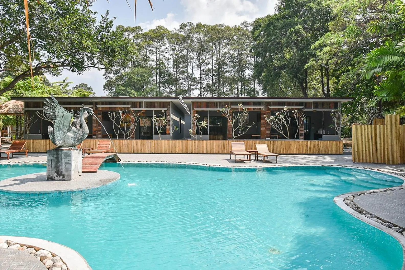Swimming pool in Villa Cha Cha Chaolao Beach Resort