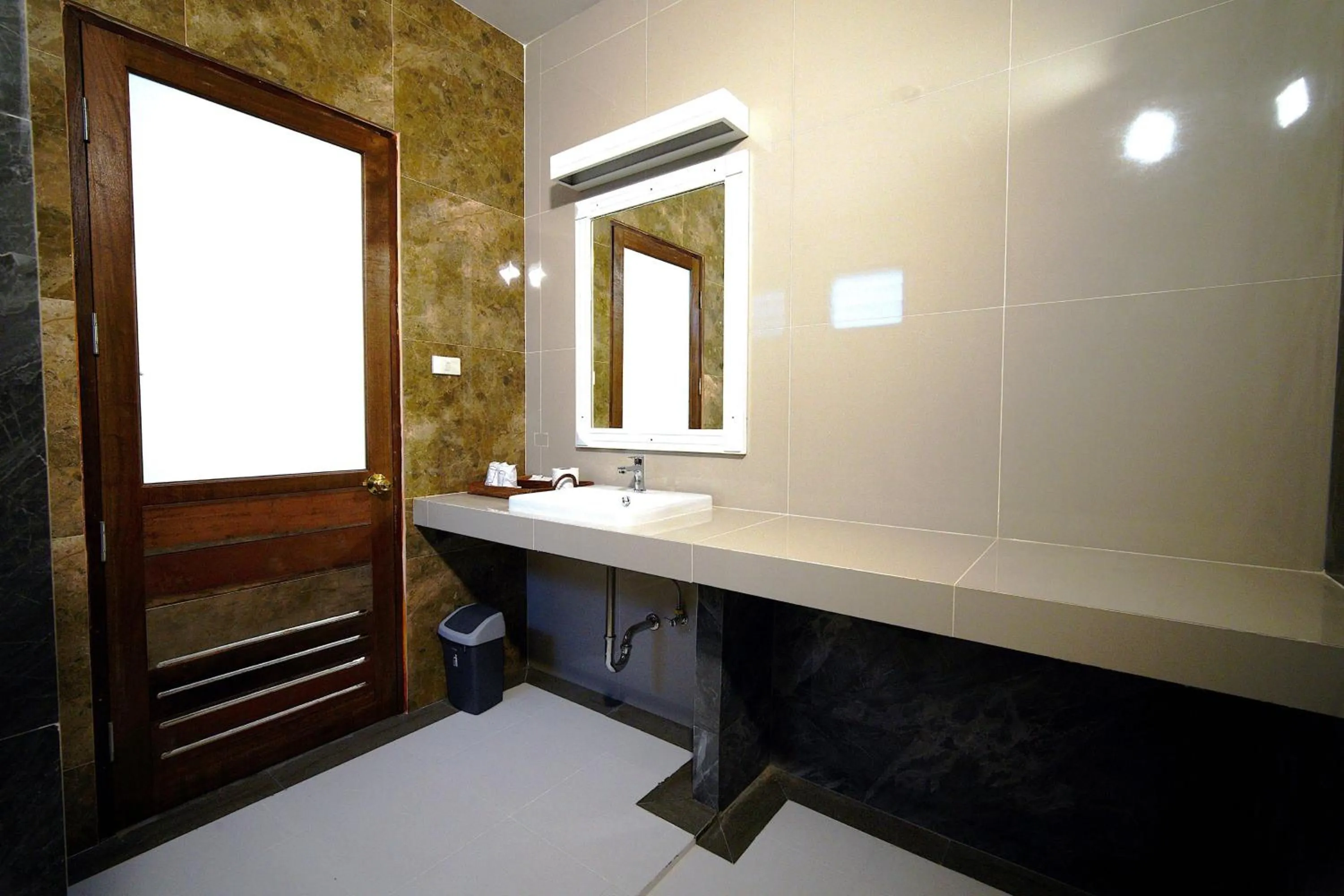 Bathroom in Villa Cha Cha Chaolao Beach Resort