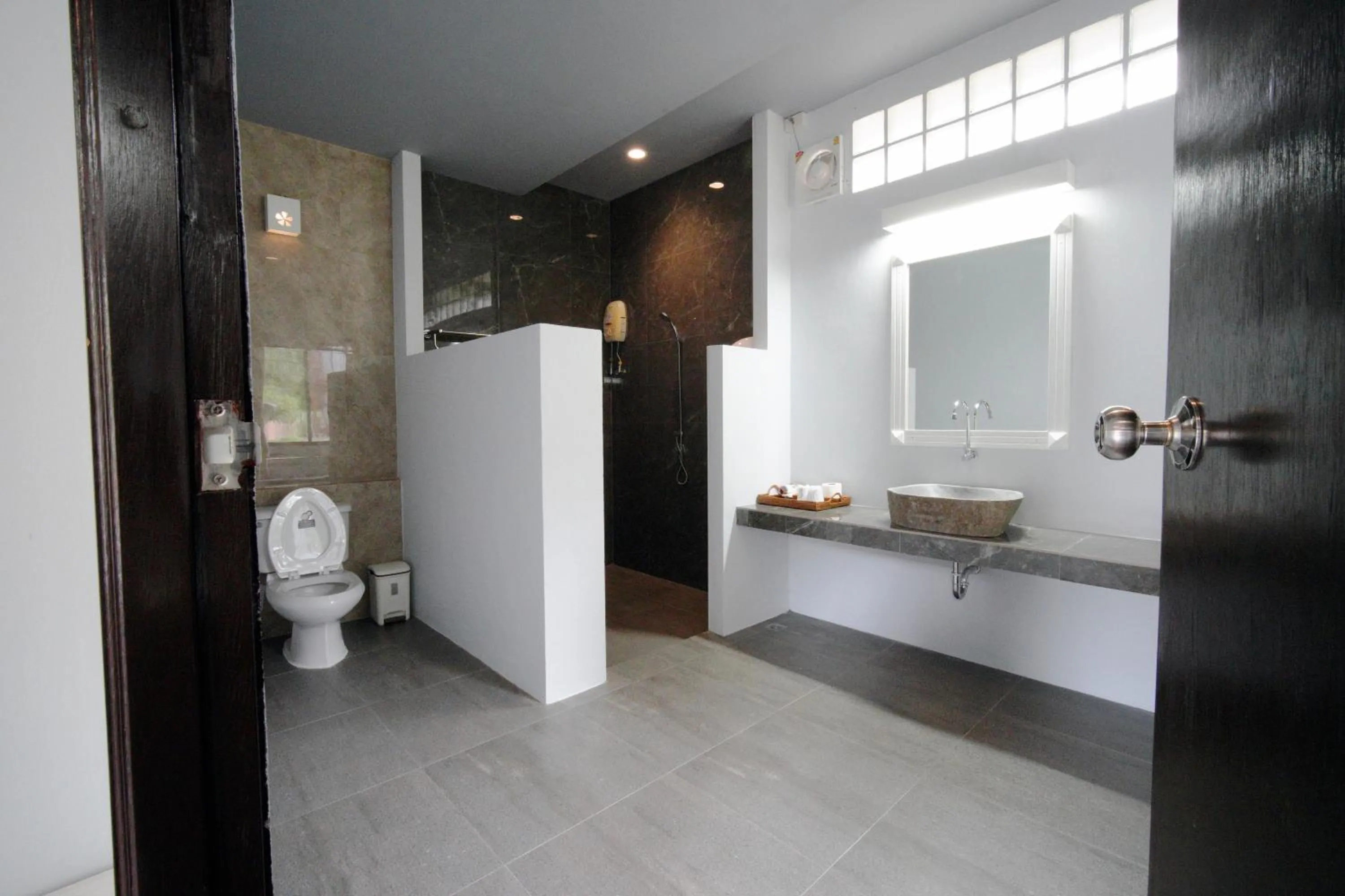 Shower in Villa Cha Cha Chaolao Beach Resort