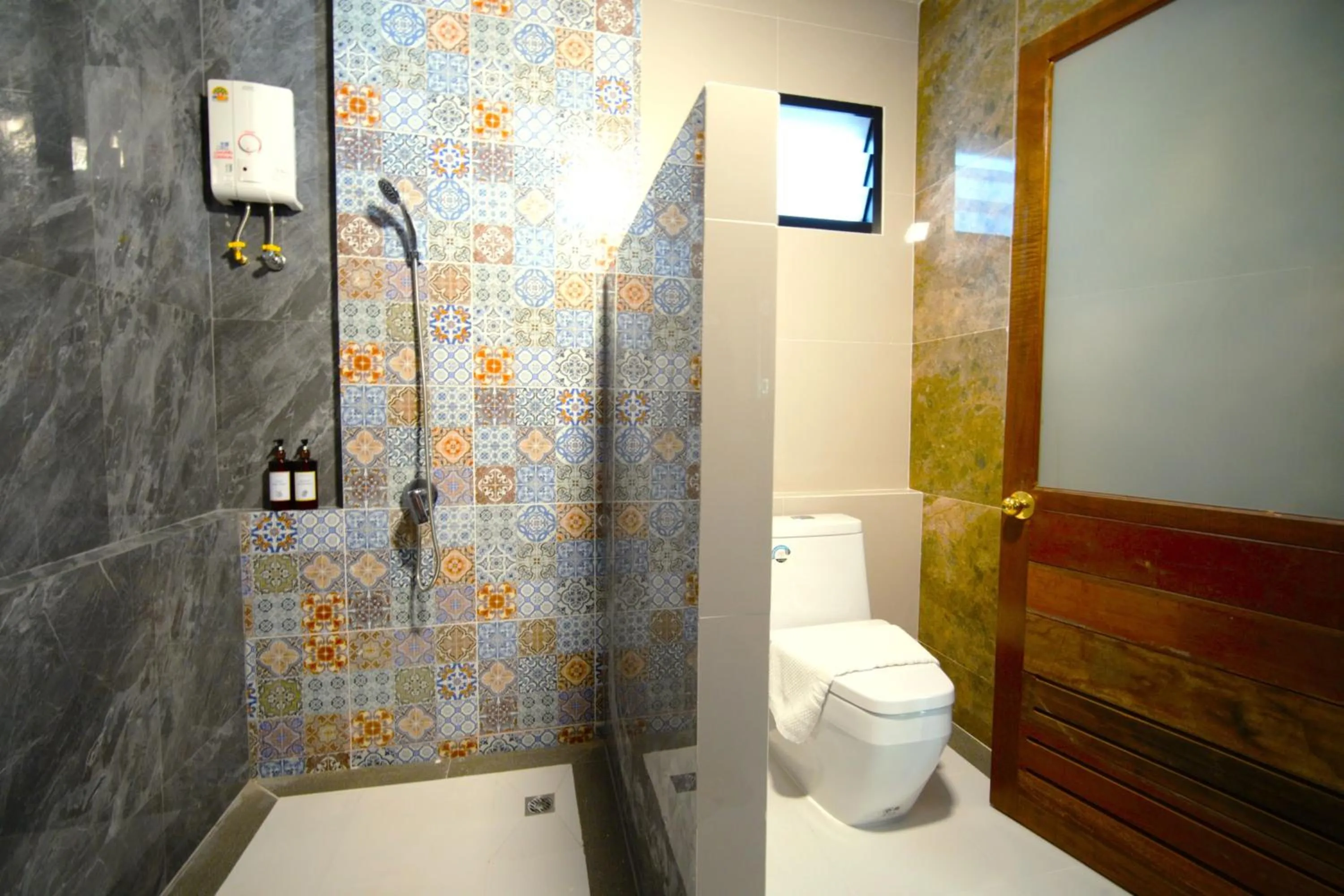 Shower in Villa Cha Cha Chaolao Beach Resort