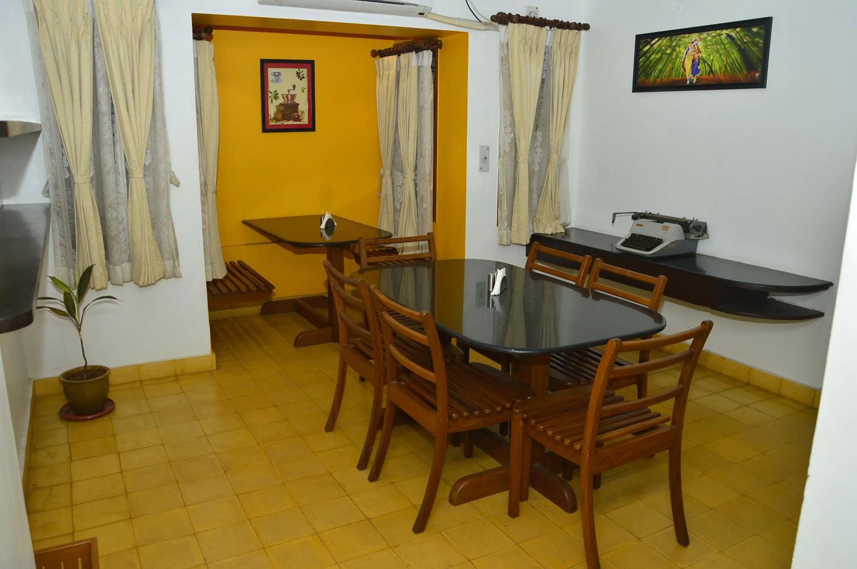 Food and drinks in Cours CHABROL