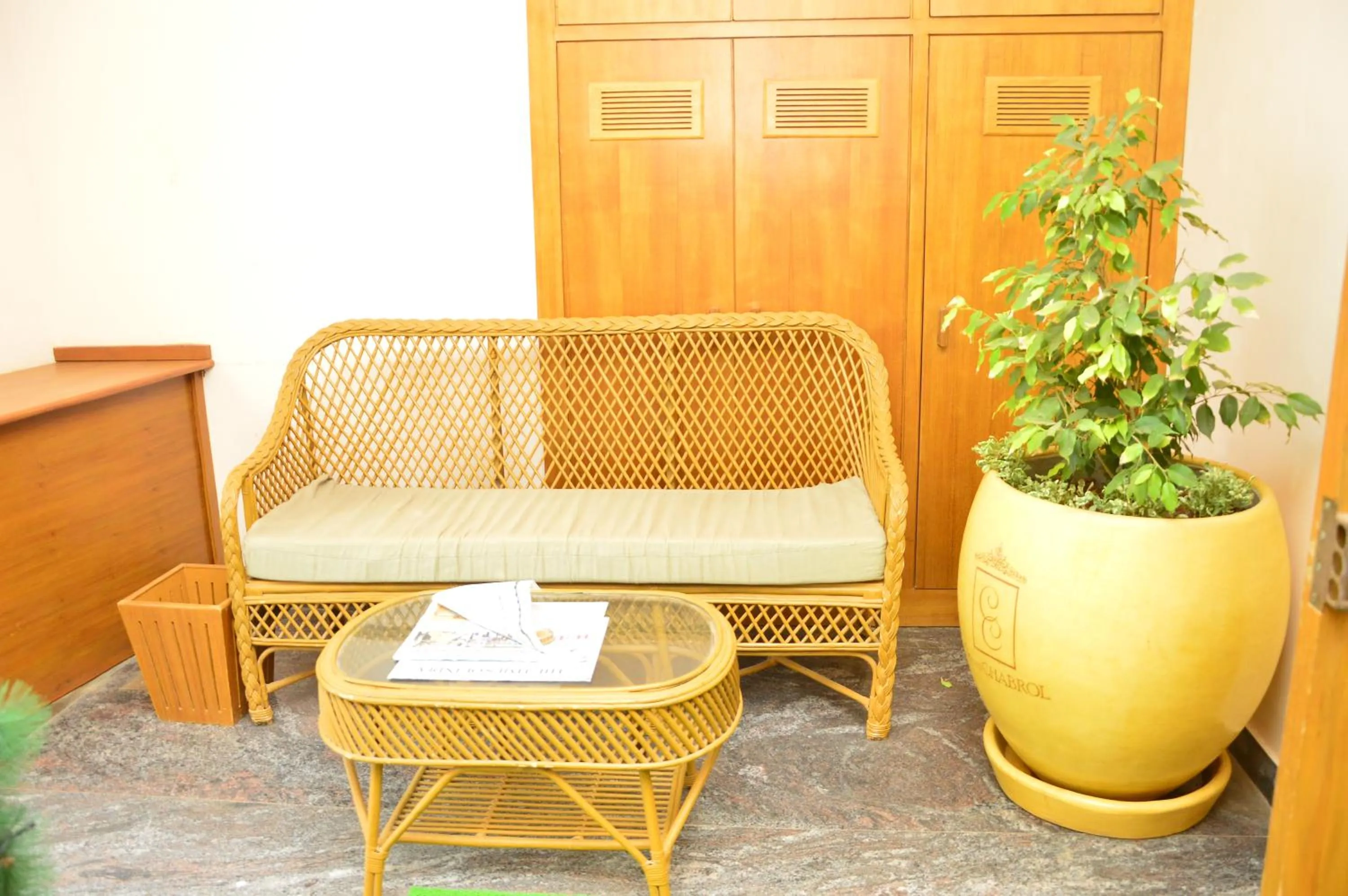 People in Cours CHABROL