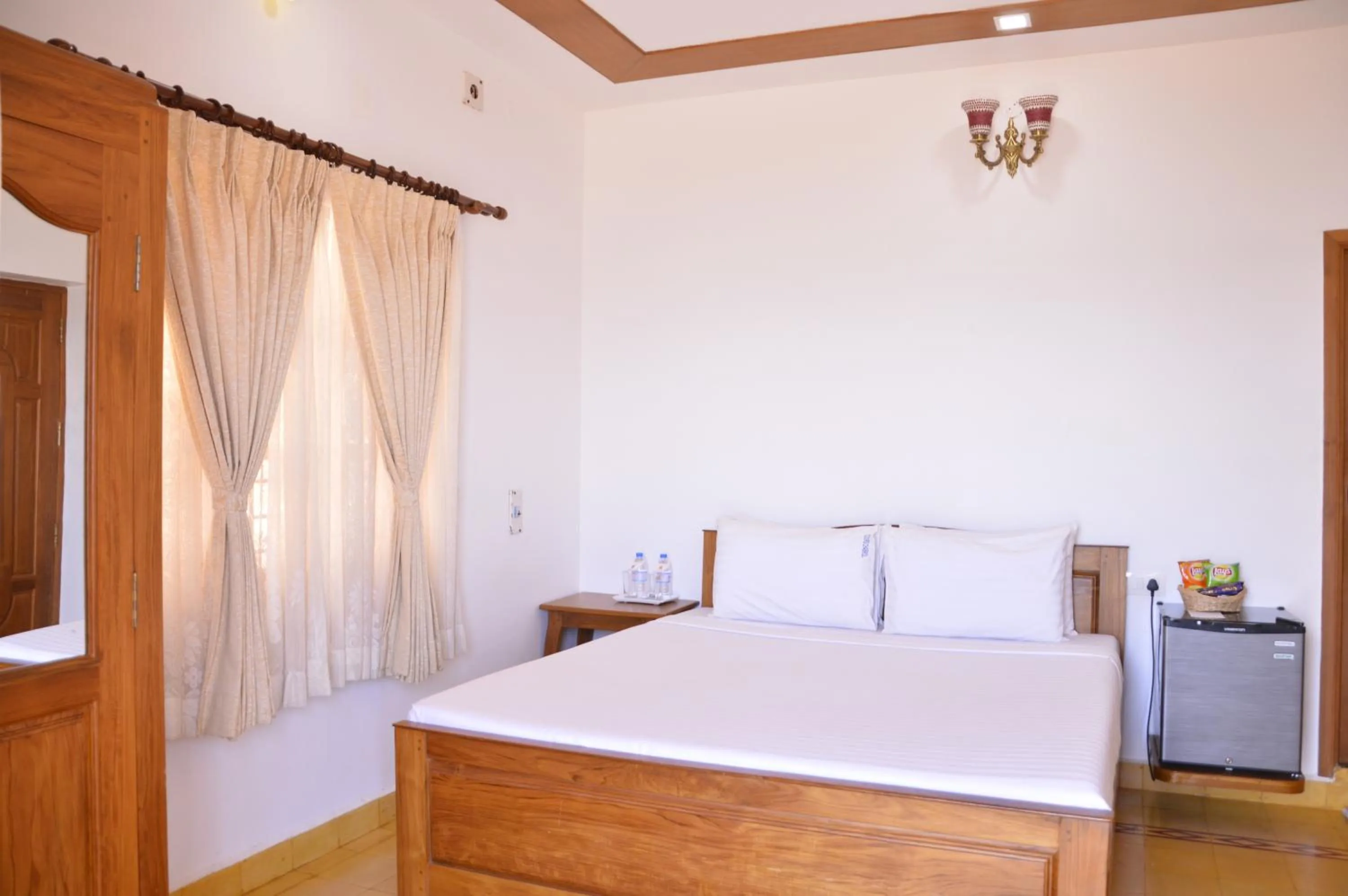 Shower, Bed in Cours CHABROL