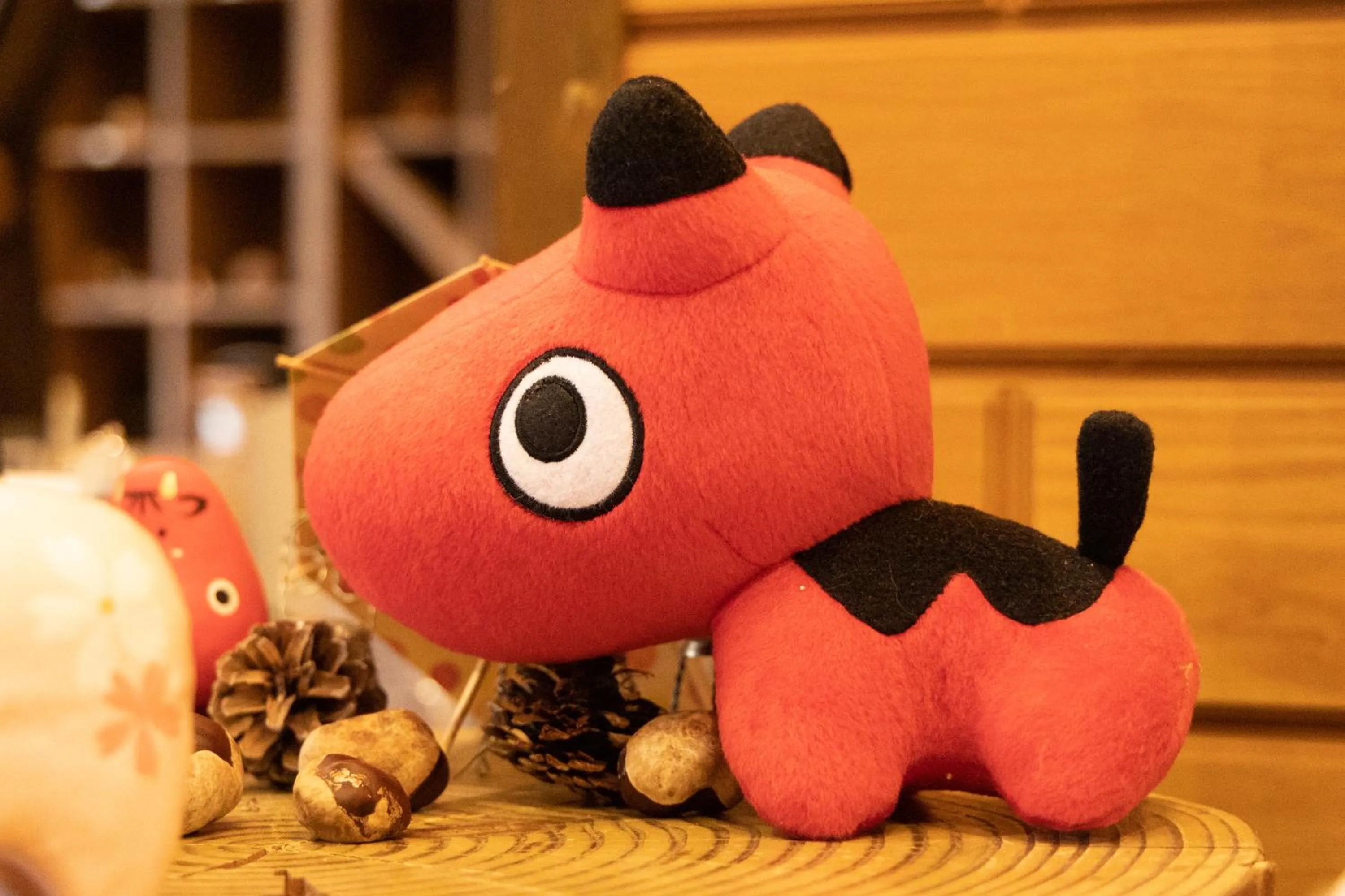 Decorative detail in Nature Cottage Akabeko