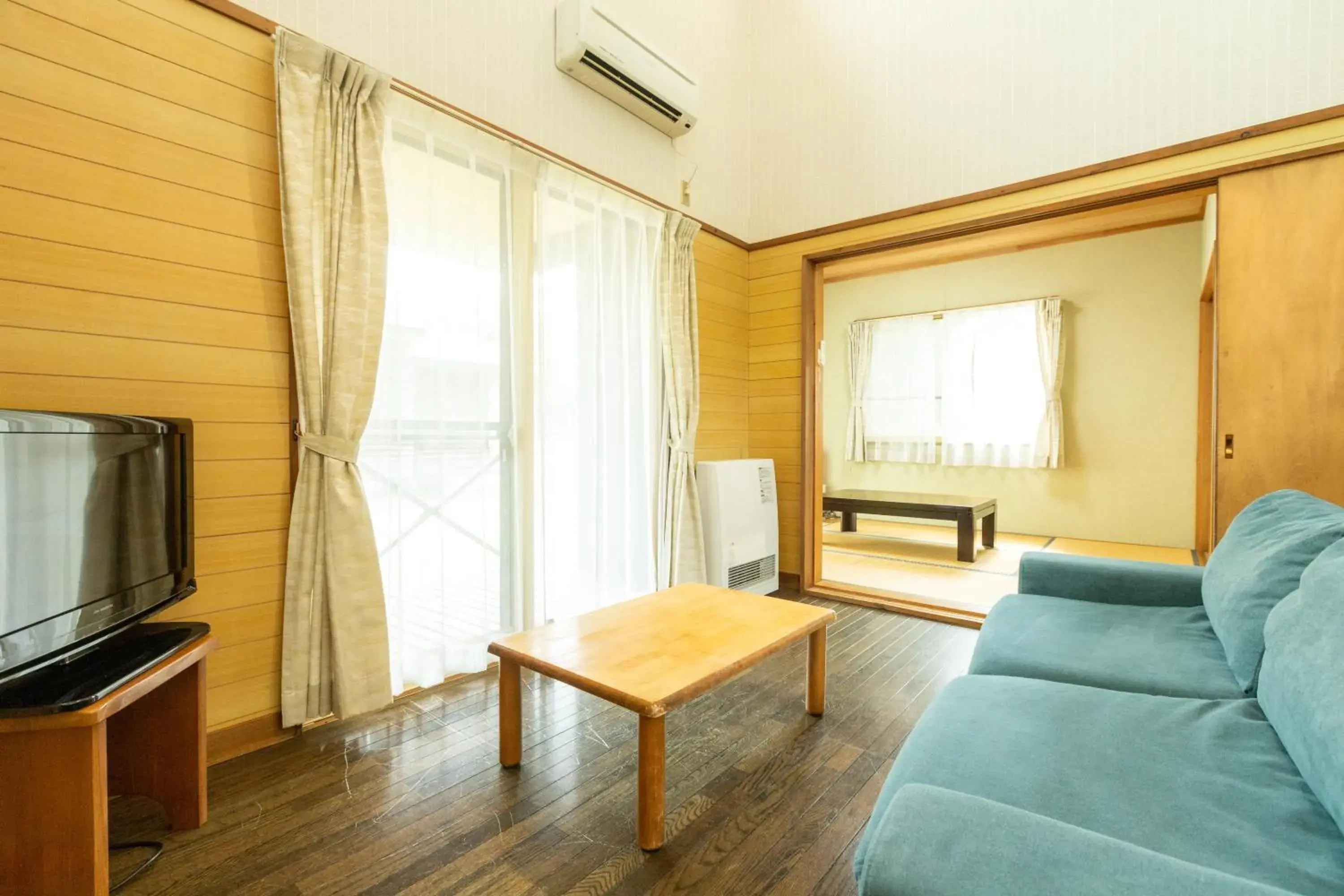 Standard Family Room - single occupancy - No Pets in Nature Cottage Akabeko Standard Family Room - single occupancy - No Pets in Nature Cottage Akabeko