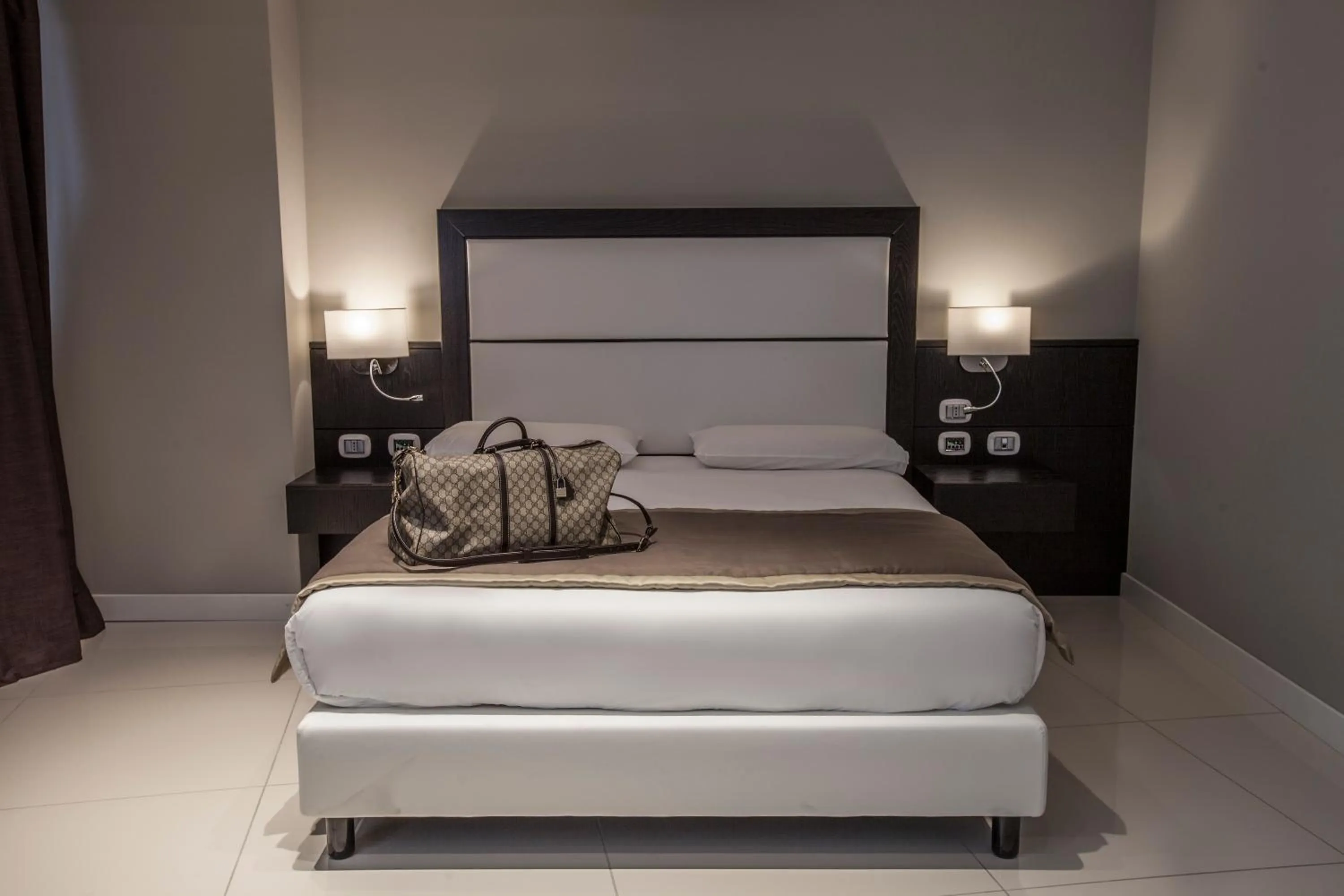 Bedroom, Bed in Marconi Hotel