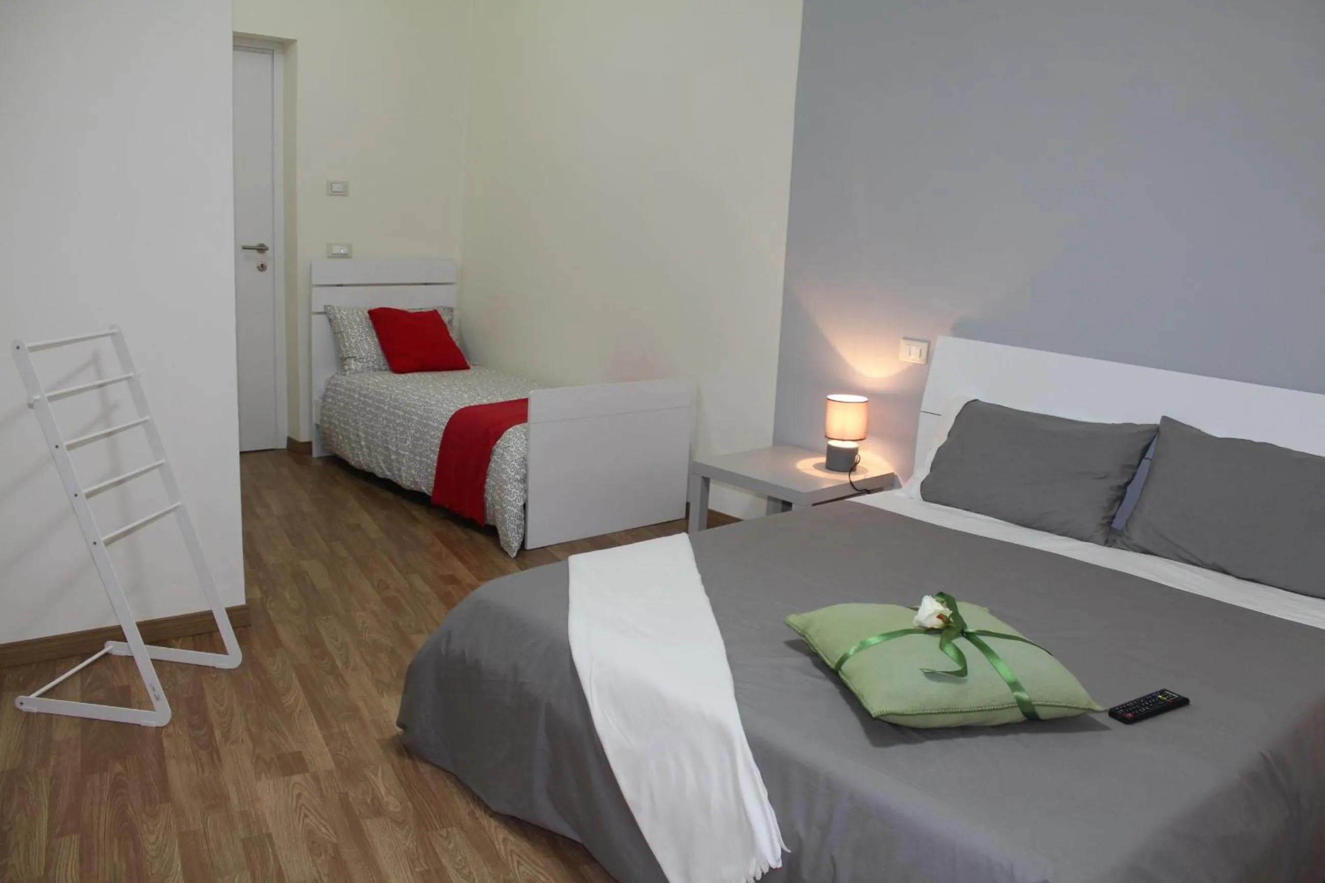 Photo of the whole room, Bed in L'Iris B&B