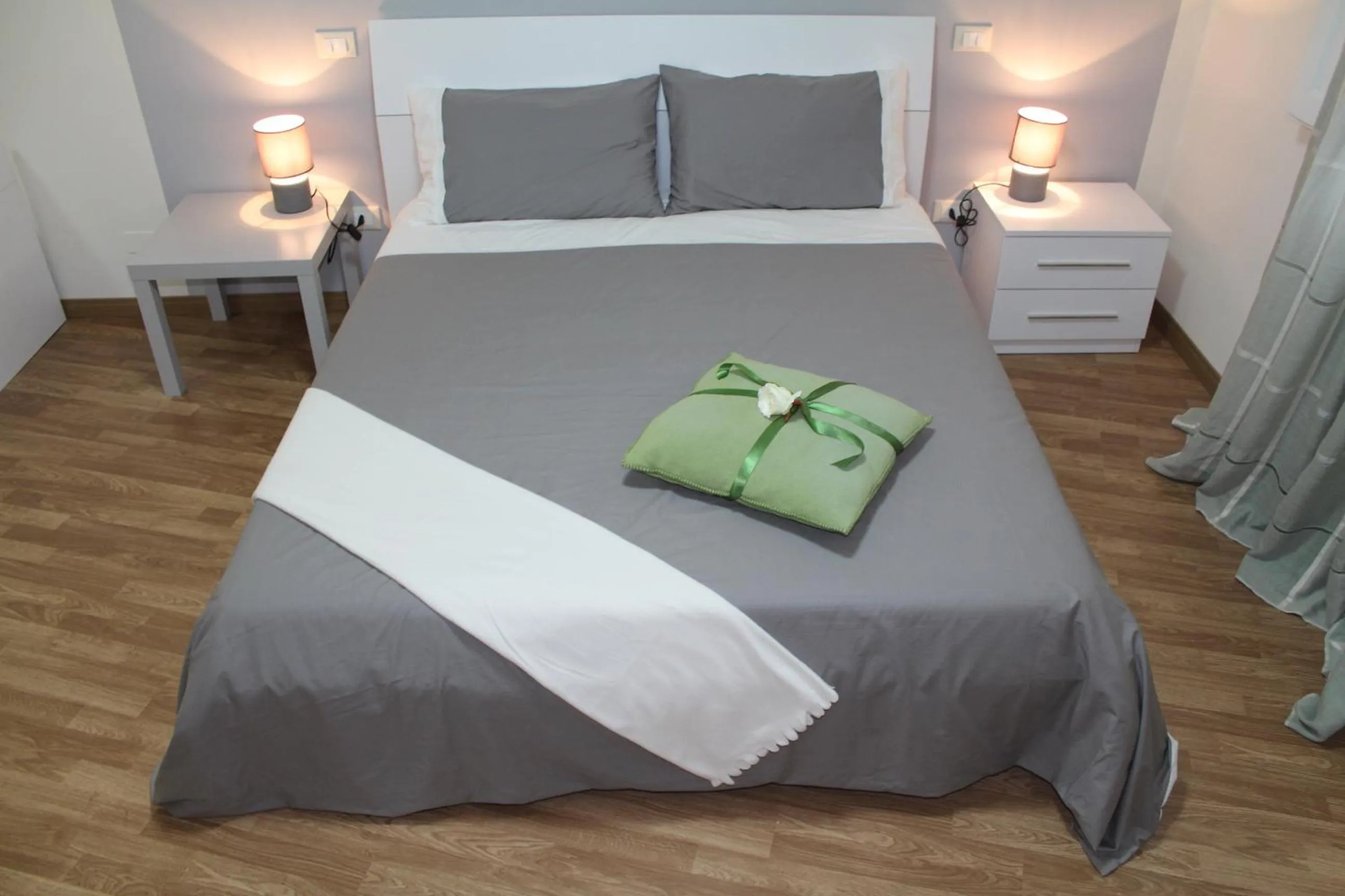 Photo of the whole room, Bed in L'Iris B&B