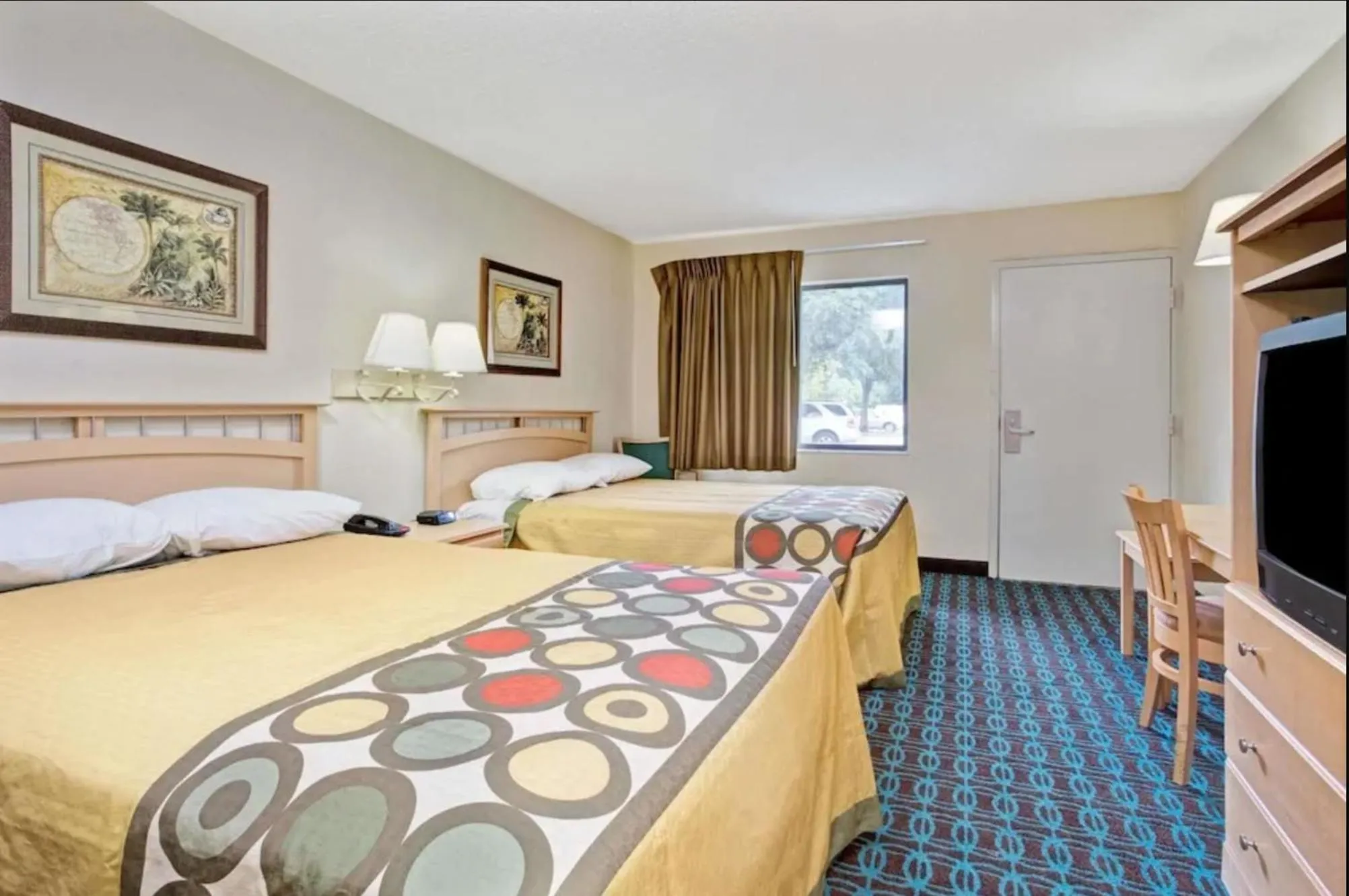 Bed in Economy Inn Jax-OP